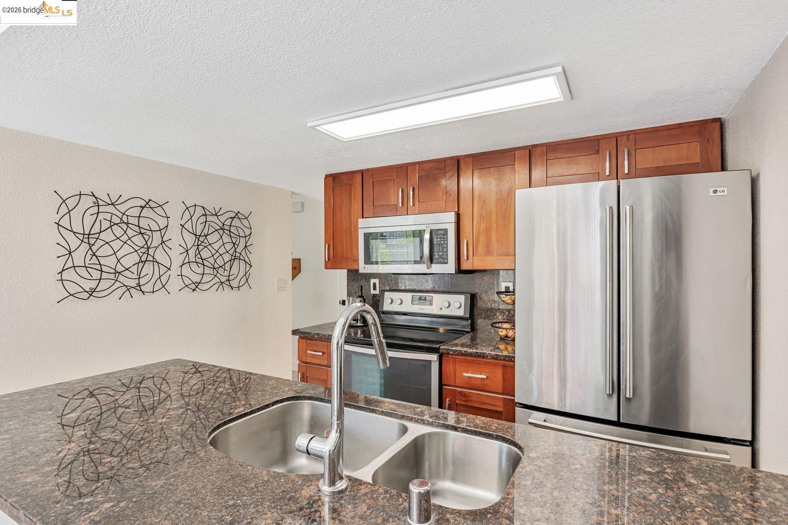 16 Town Sq PL, Oakland, CA, 94603