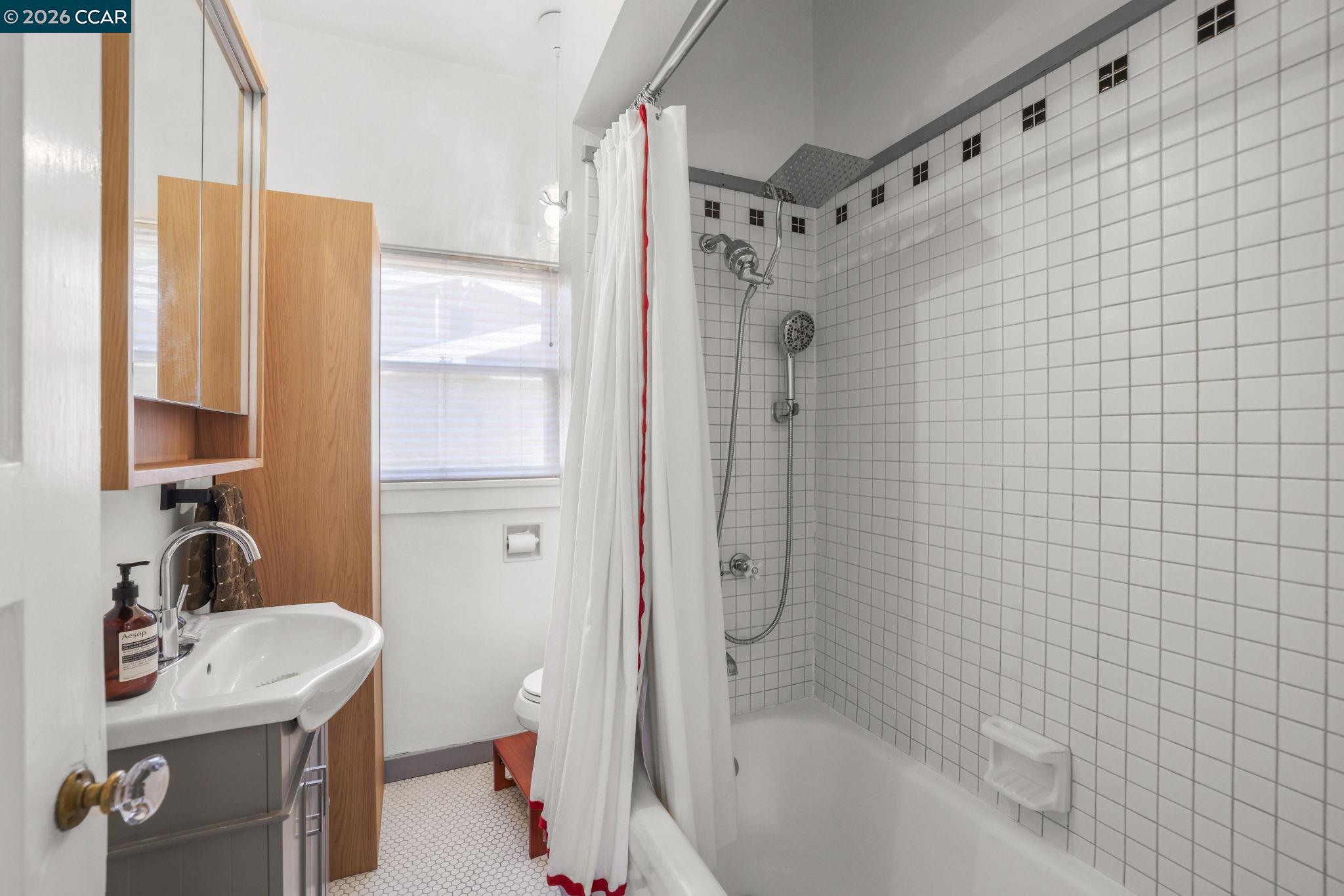 Detail Gallery Image 13 of 25 For 1117 El Dorado, Vallejo,  CA 94590 - 2 Beds | 1 Baths