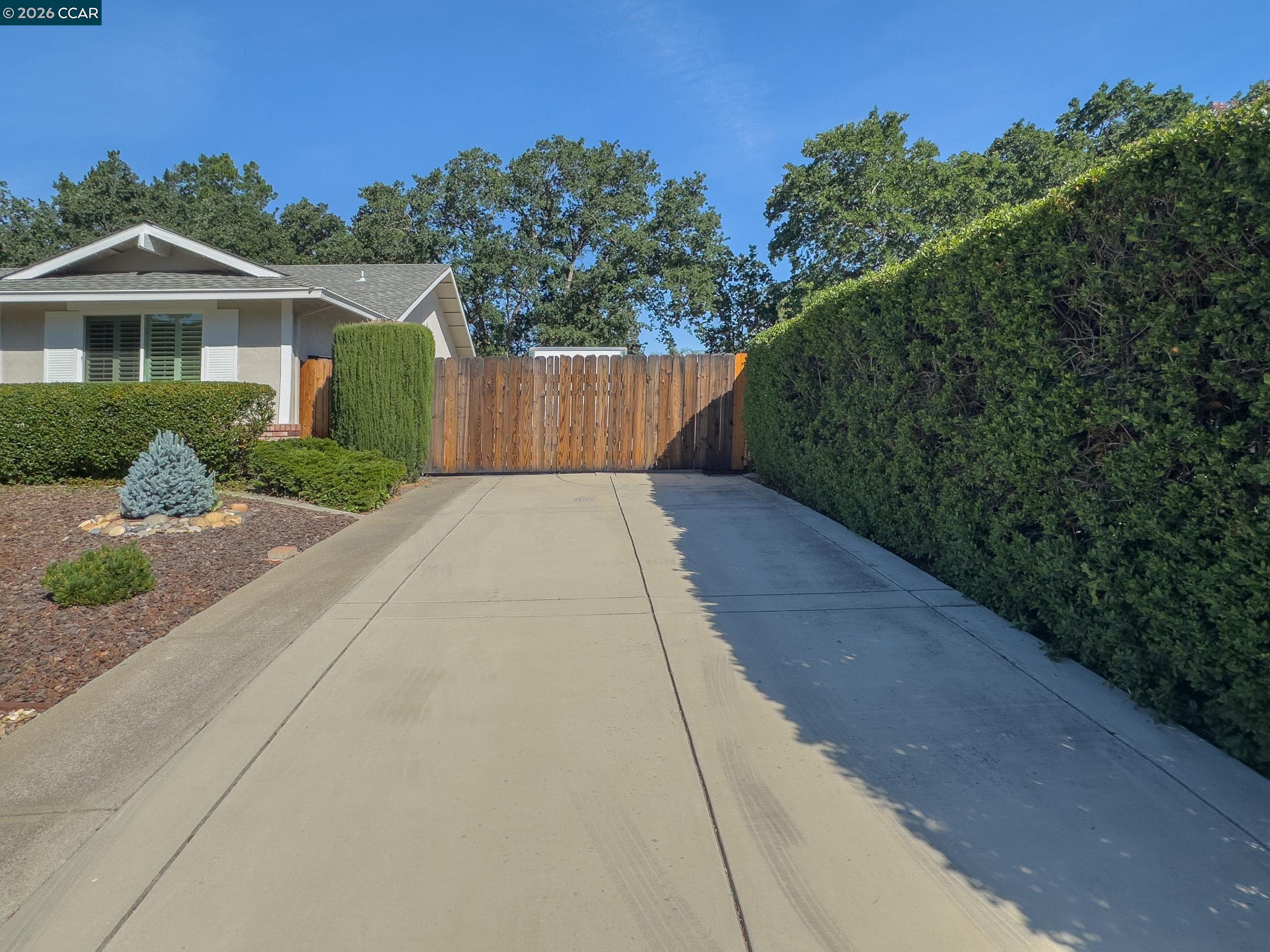 Detail Gallery Image 3 of 38 For 314 Semillon Cir, Clayton,  CA 94517 - 4 Beds | 2/1 Baths