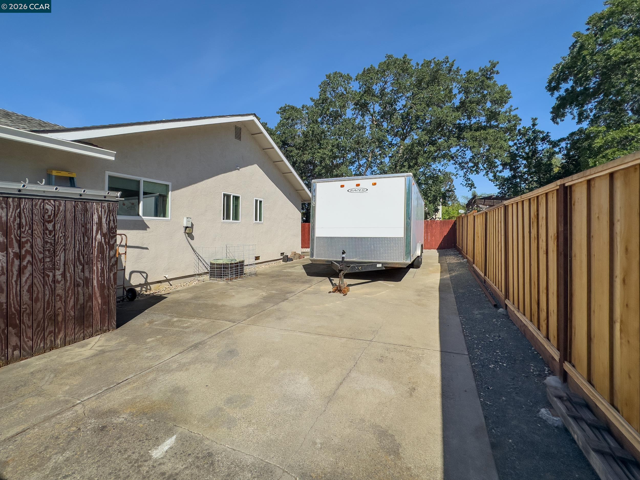 Detail Gallery Image 4 of 38 For 314 Semillon Cir, Clayton,  CA 94517 - 4 Beds | 2/1 Baths