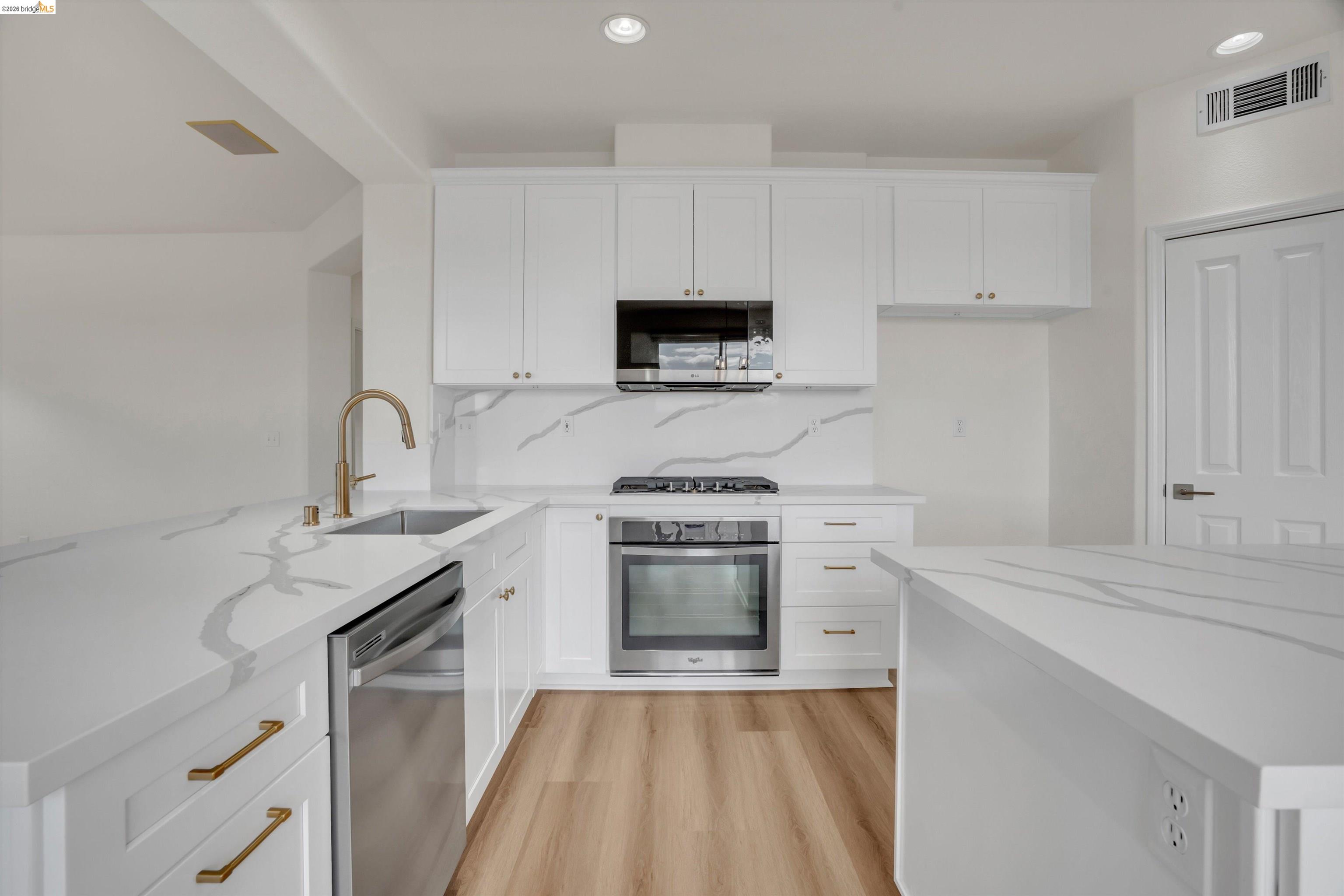 Front Image Thumbnail for EB41130462