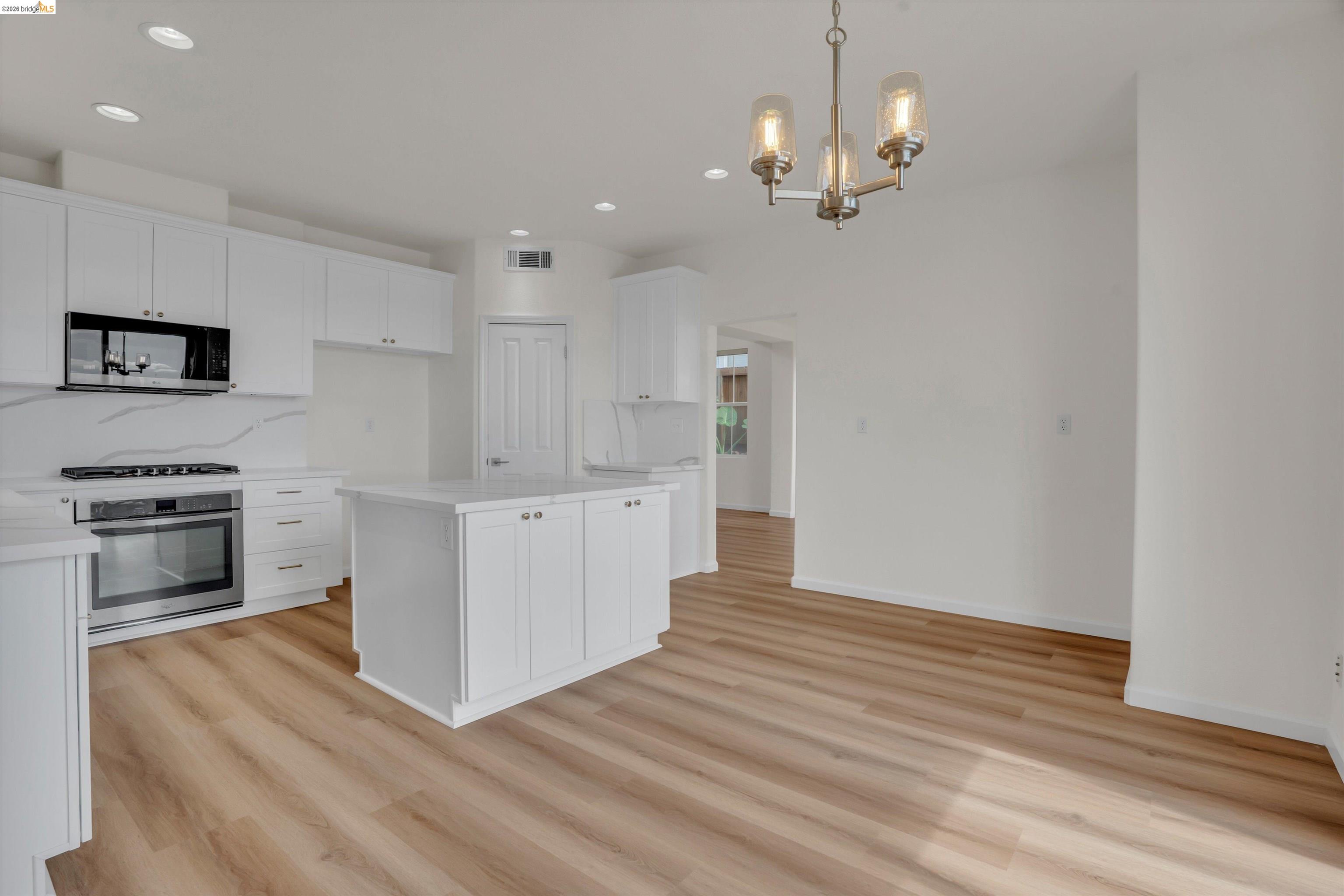 Detail Gallery Image 20 of 56 For 6857 Sunriver Ln, Vallejo,  CA 94591 - 4 Beds | 3 Baths