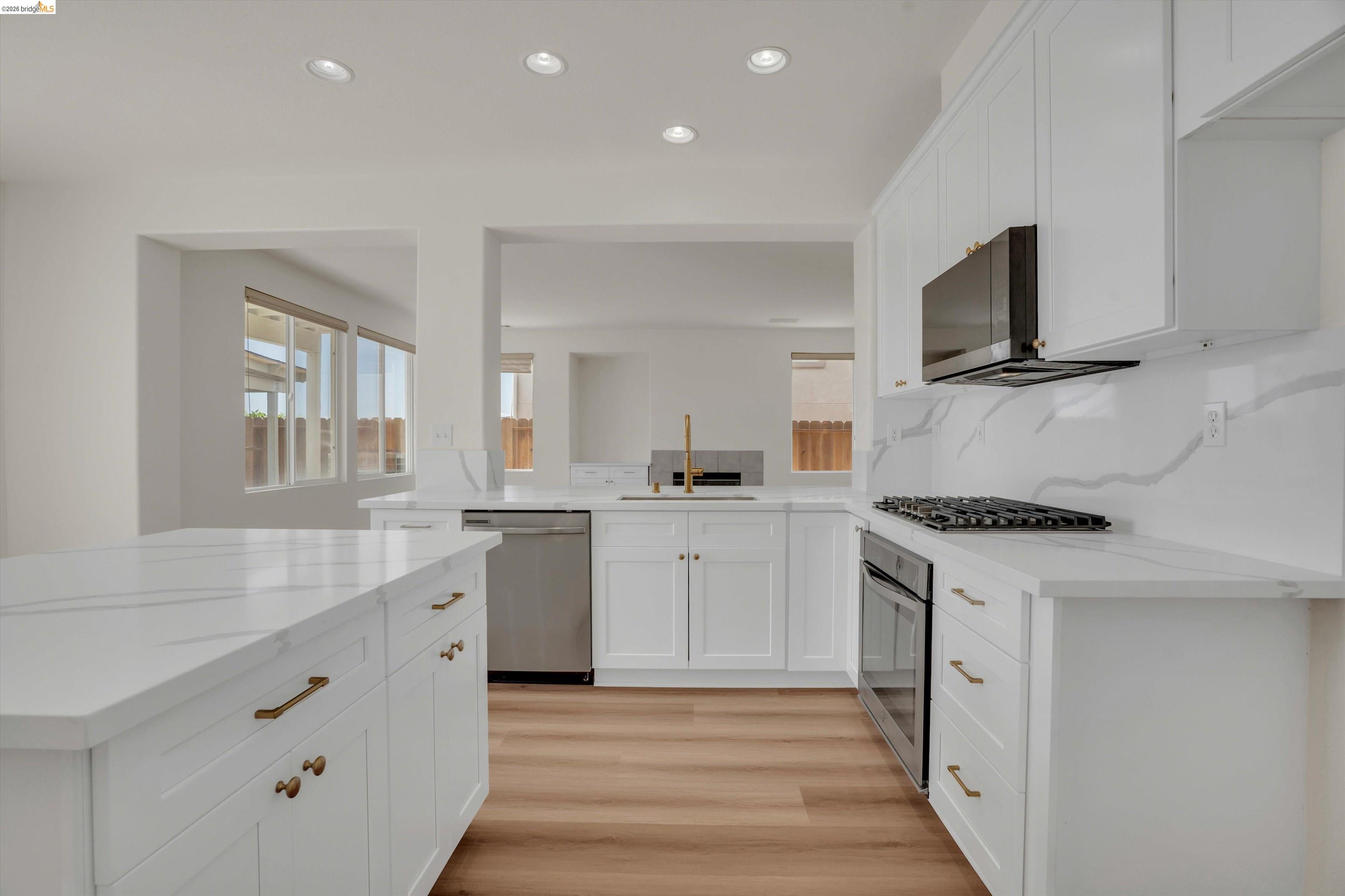 Detail Gallery Image 22 of 56 For 6857 Sunriver Ln, Vallejo,  CA 94591 - 4 Beds | 3 Baths