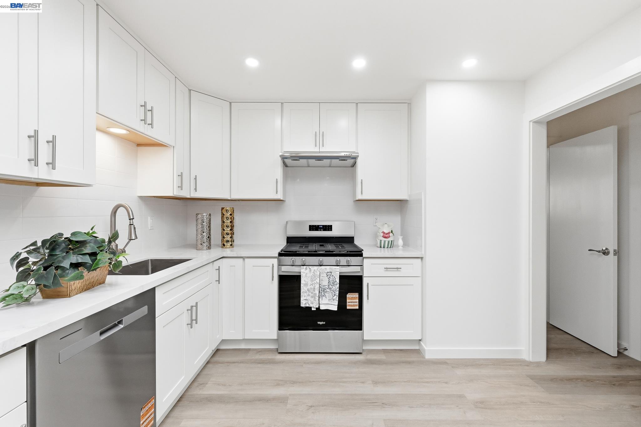 Detail Gallery Image 18 of 51 For 1326 Vining Dr, San Leandro,  CA 94579 - 3 Beds | 2 Baths