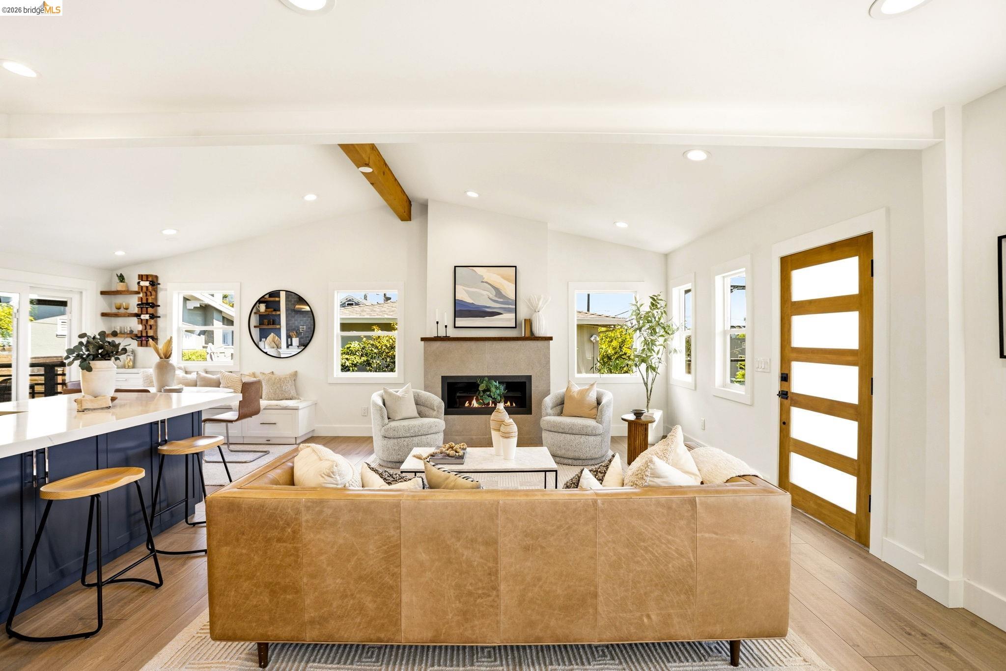 Detail Gallery Image 2 of 57 For 1578 E 38th Street, Oakland,  CA 94602 - 3 Beds | 2 Baths