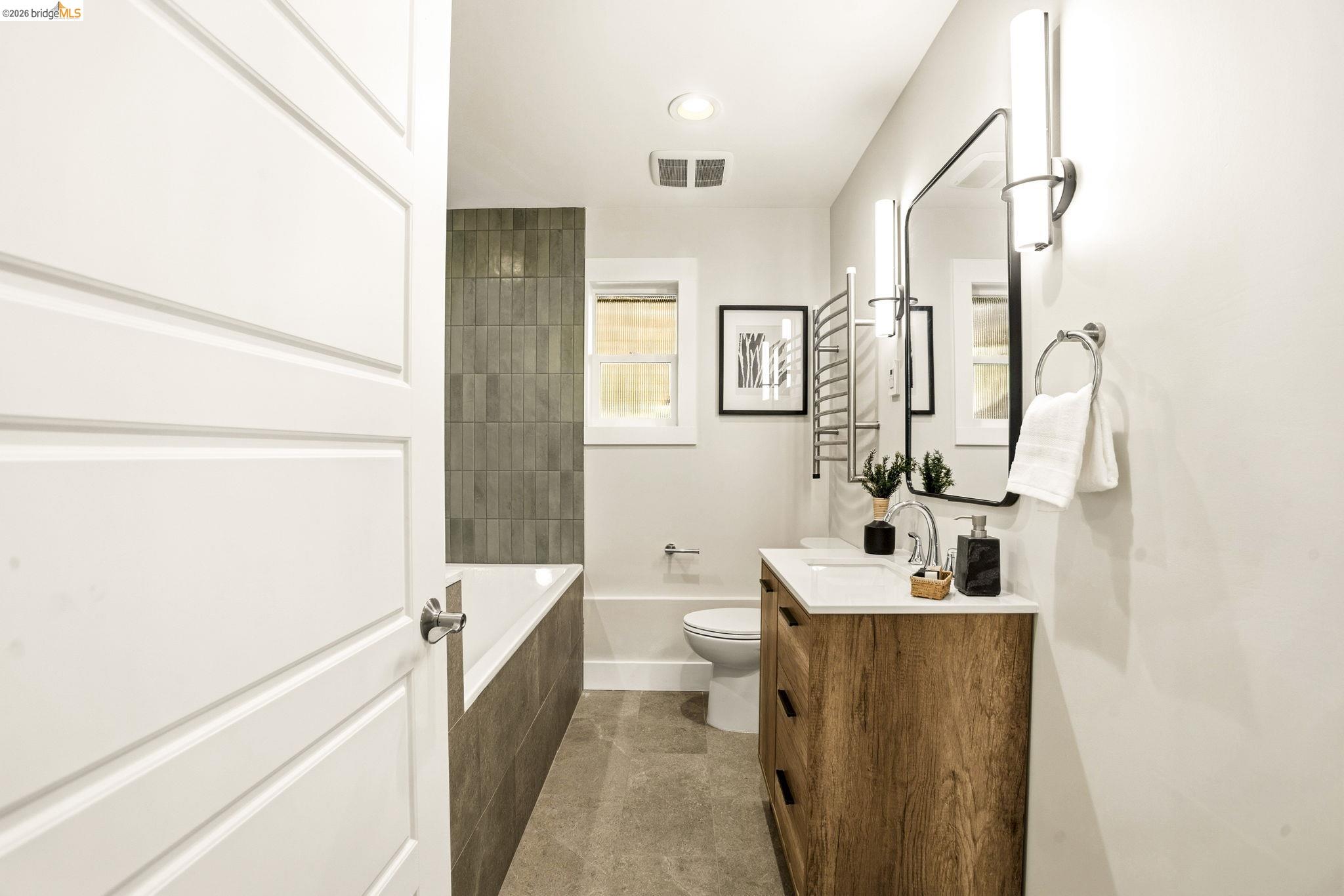 Detail Gallery Image 25 of 57 For 1578 E 38th Street, Oakland,  CA 94602 - 3 Beds | 2 Baths