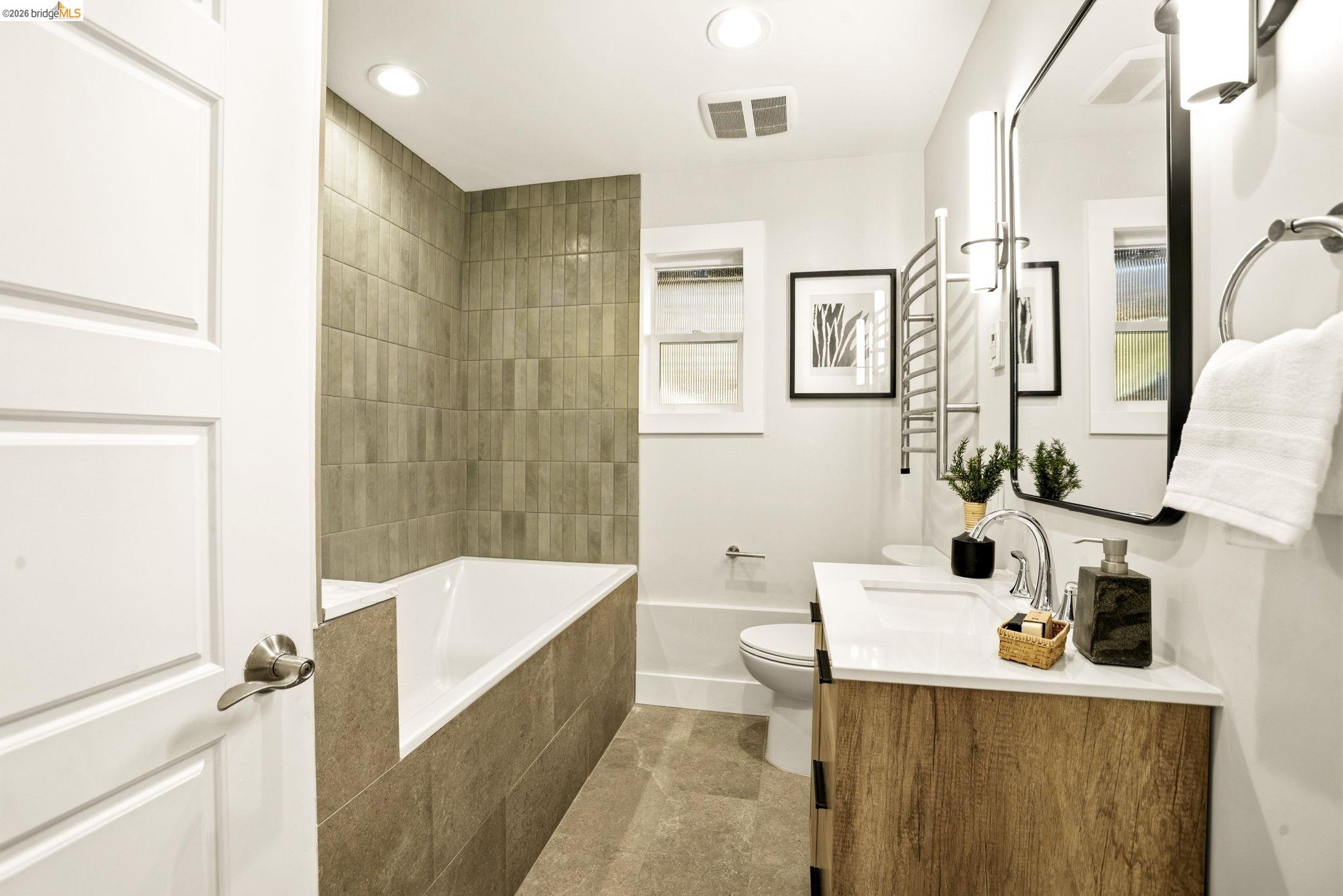 Detail Gallery Image 26 of 57 For 1578 E 38th Street, Oakland,  CA 94602 - 3 Beds | 2 Baths