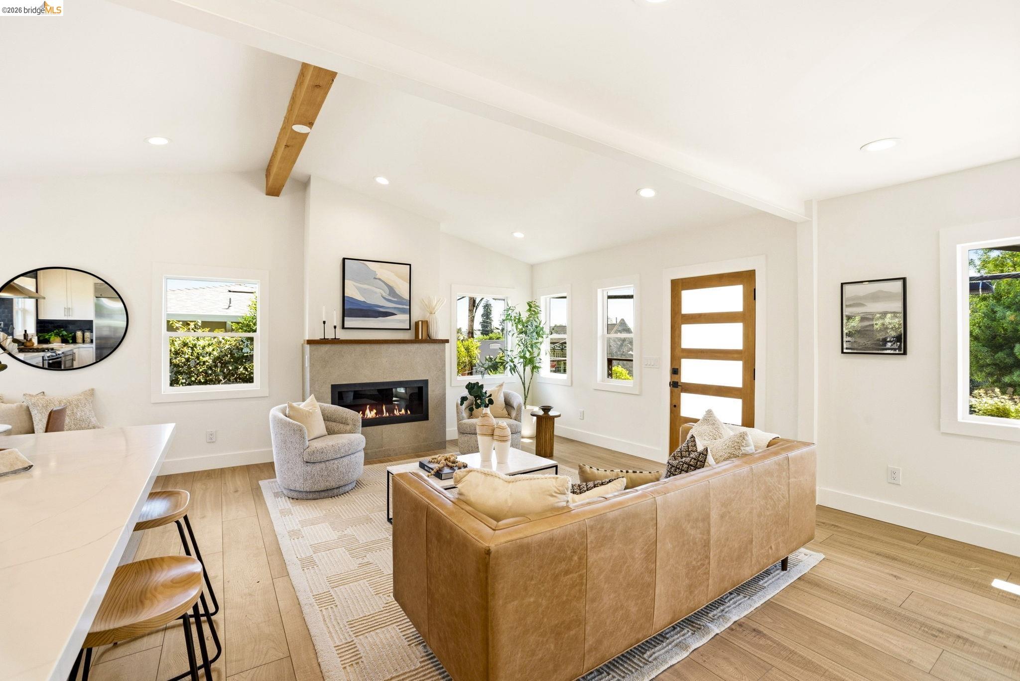 Detail Gallery Image 6 of 57 For 1578 E 38th Street, Oakland,  CA 94602 - 3 Beds | 2 Baths