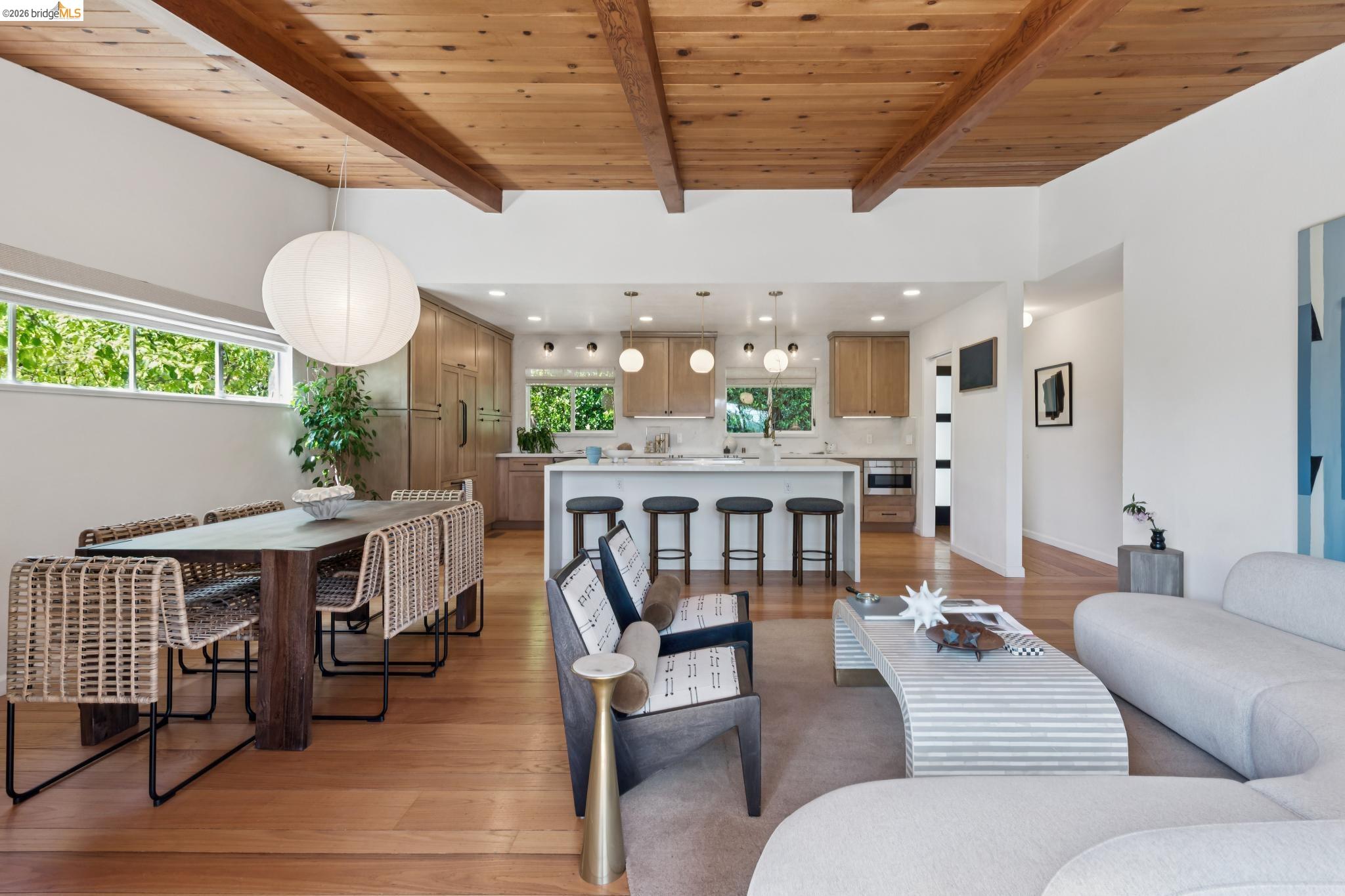 Detail Gallery Image 11 of 47 For 6874 Chambers Dr., Oakland,  CA 94611 - 3 Beds | 2/1 Baths