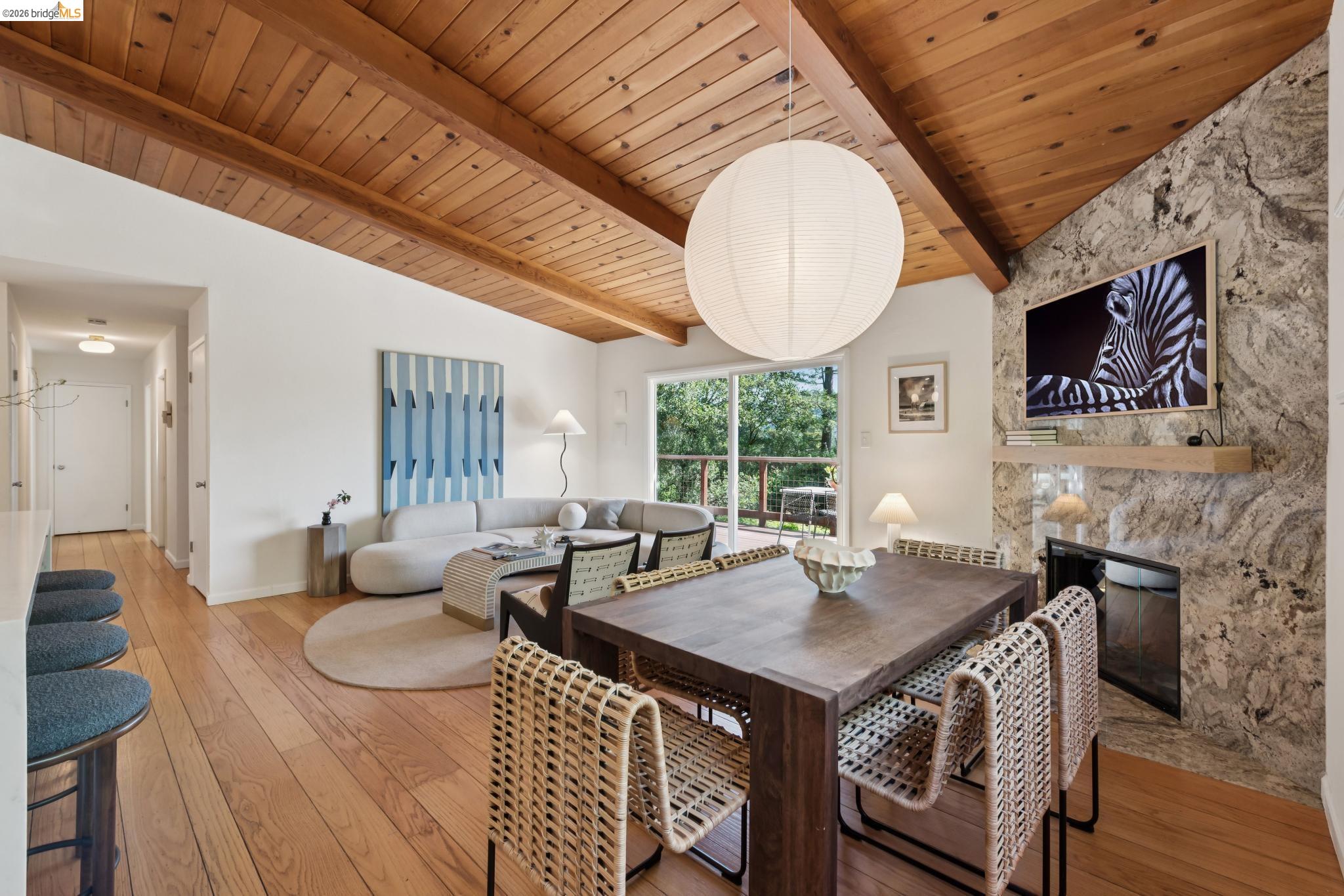 Detail Gallery Image 12 of 47 For 6874 Chambers Dr., Oakland,  CA 94611 - 3 Beds | 2/1 Baths