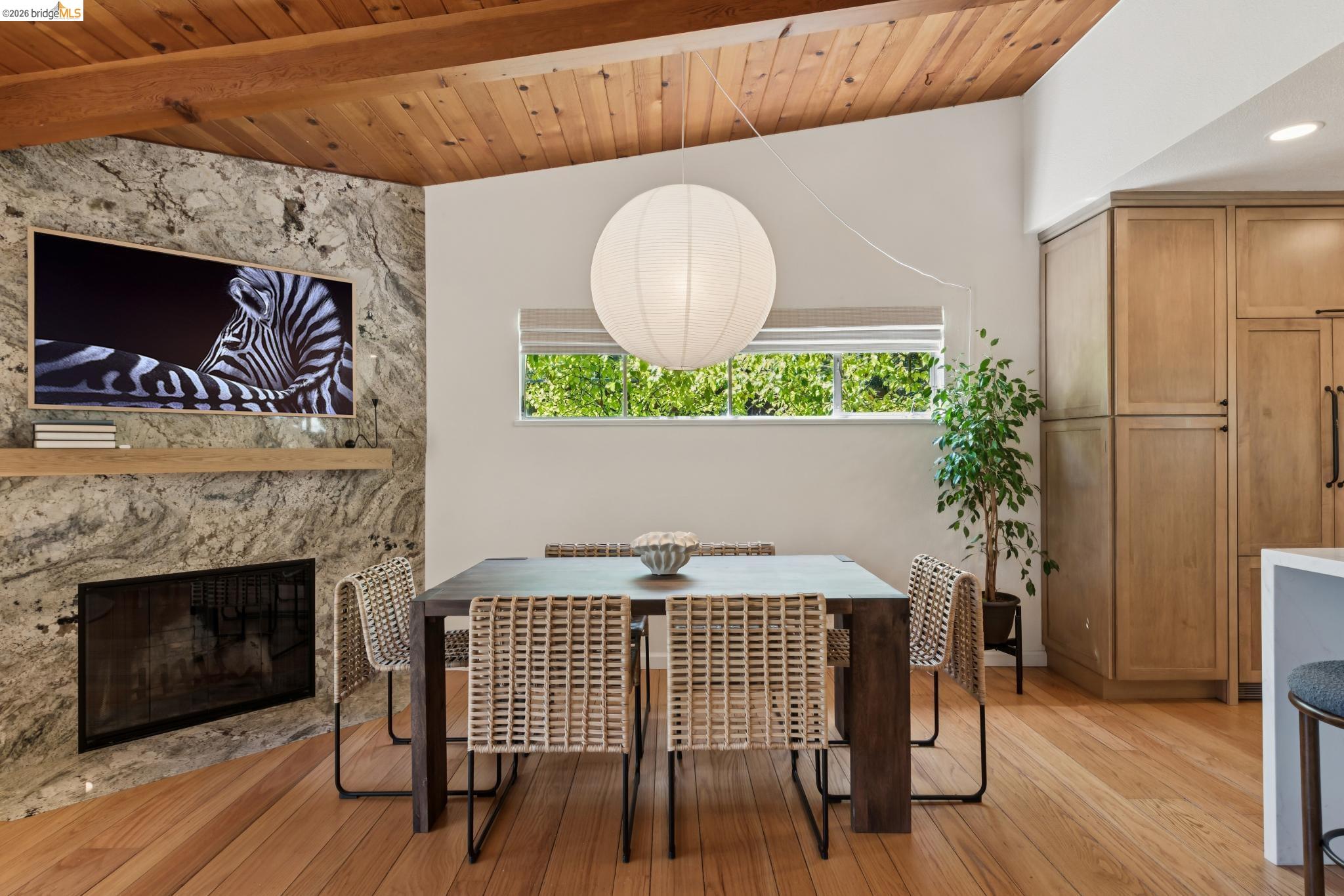 Detail Gallery Image 13 of 47 For 6874 Chambers Dr., Oakland,  CA 94611 - 3 Beds | 2/1 Baths