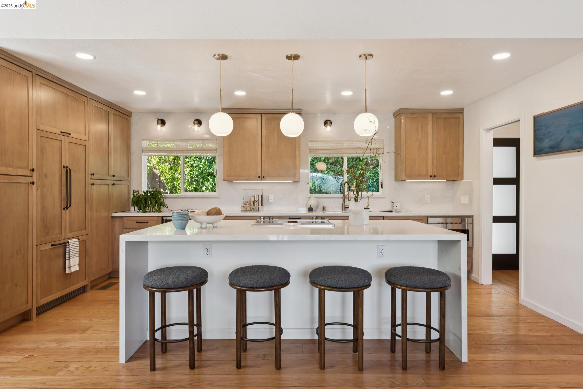 Detail Gallery Image 15 of 47 For 6874 Chambers Dr., Oakland,  CA 94611 - 3 Beds | 2/1 Baths