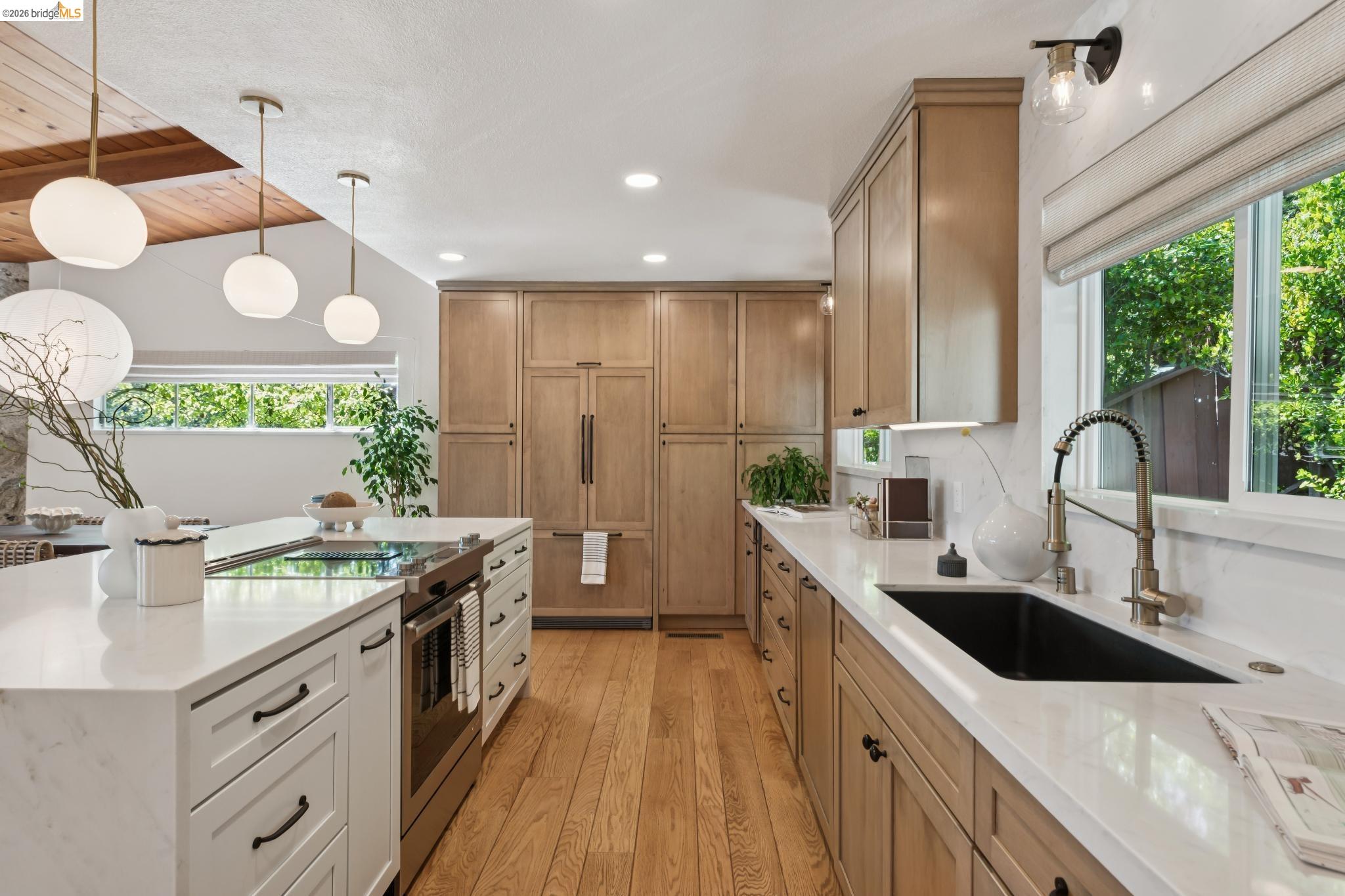 Detail Gallery Image 17 of 47 For 6874 Chambers Dr., Oakland,  CA 94611 - 3 Beds | 2/1 Baths