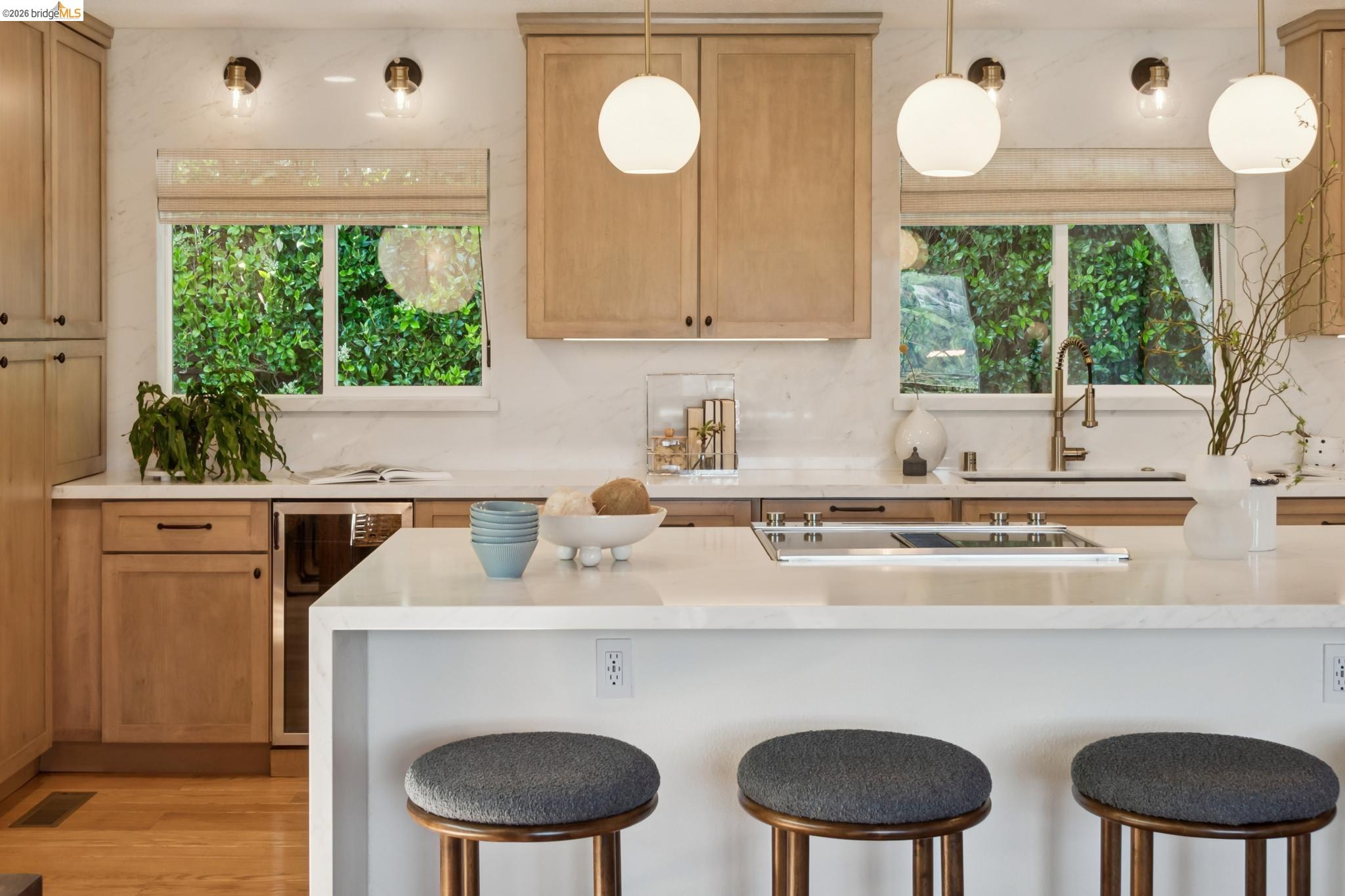 Detail Gallery Image 18 of 47 For 6874 Chambers Dr., Oakland,  CA 94611 - 3 Beds | 2/1 Baths