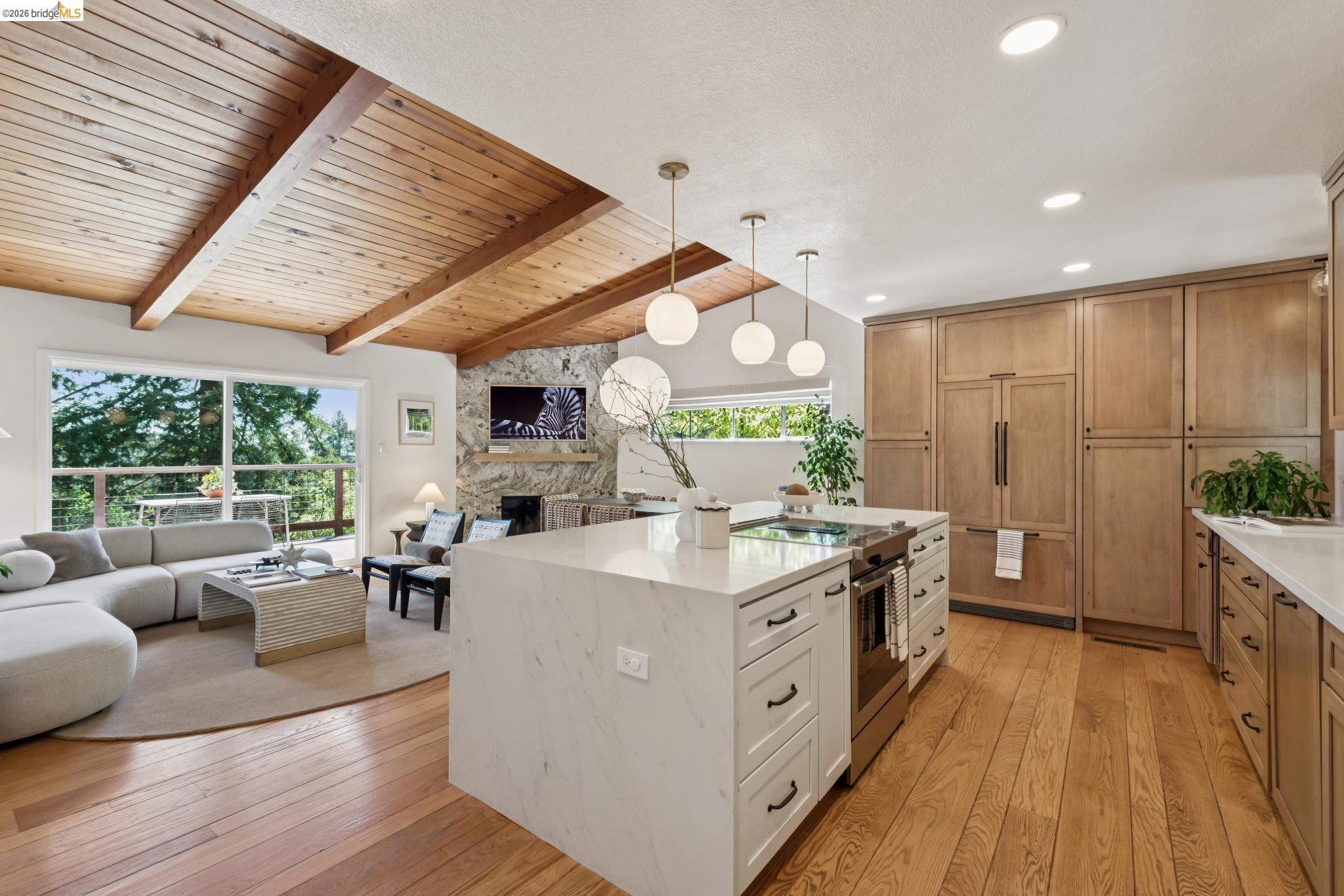 Detail Gallery Image 19 of 47 For 6874 Chambers Dr., Oakland,  CA 94611 - 3 Beds | 2/1 Baths