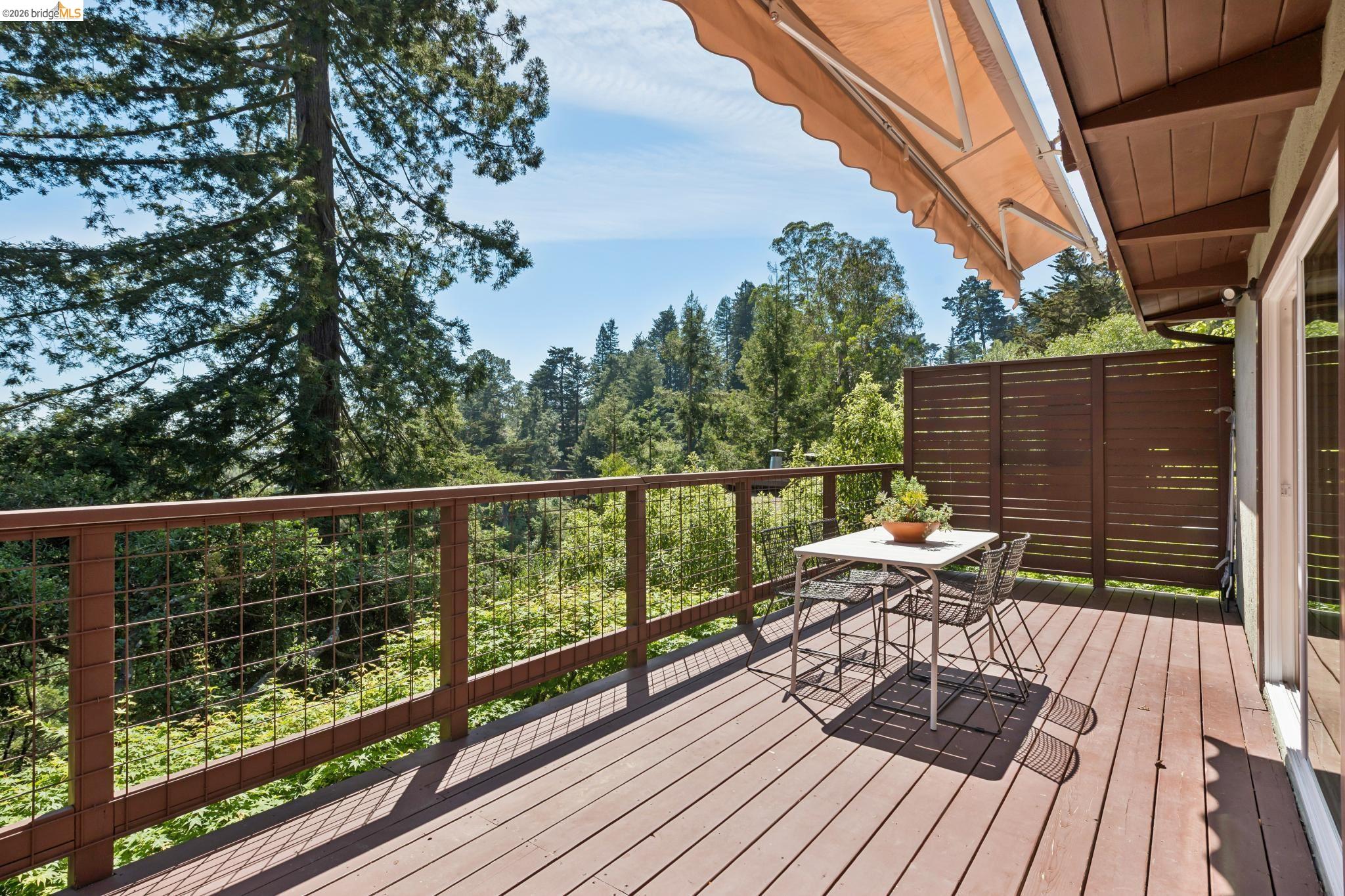 Detail Gallery Image 20 of 47 For 6874 Chambers Dr., Oakland,  CA 94611 - 3 Beds | 2/1 Baths