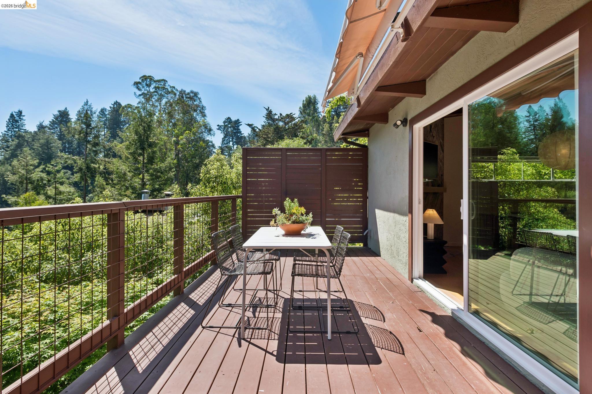 Detail Gallery Image 22 of 47 For 6874 Chambers Dr., Oakland,  CA 94611 - 3 Beds | 2/1 Baths