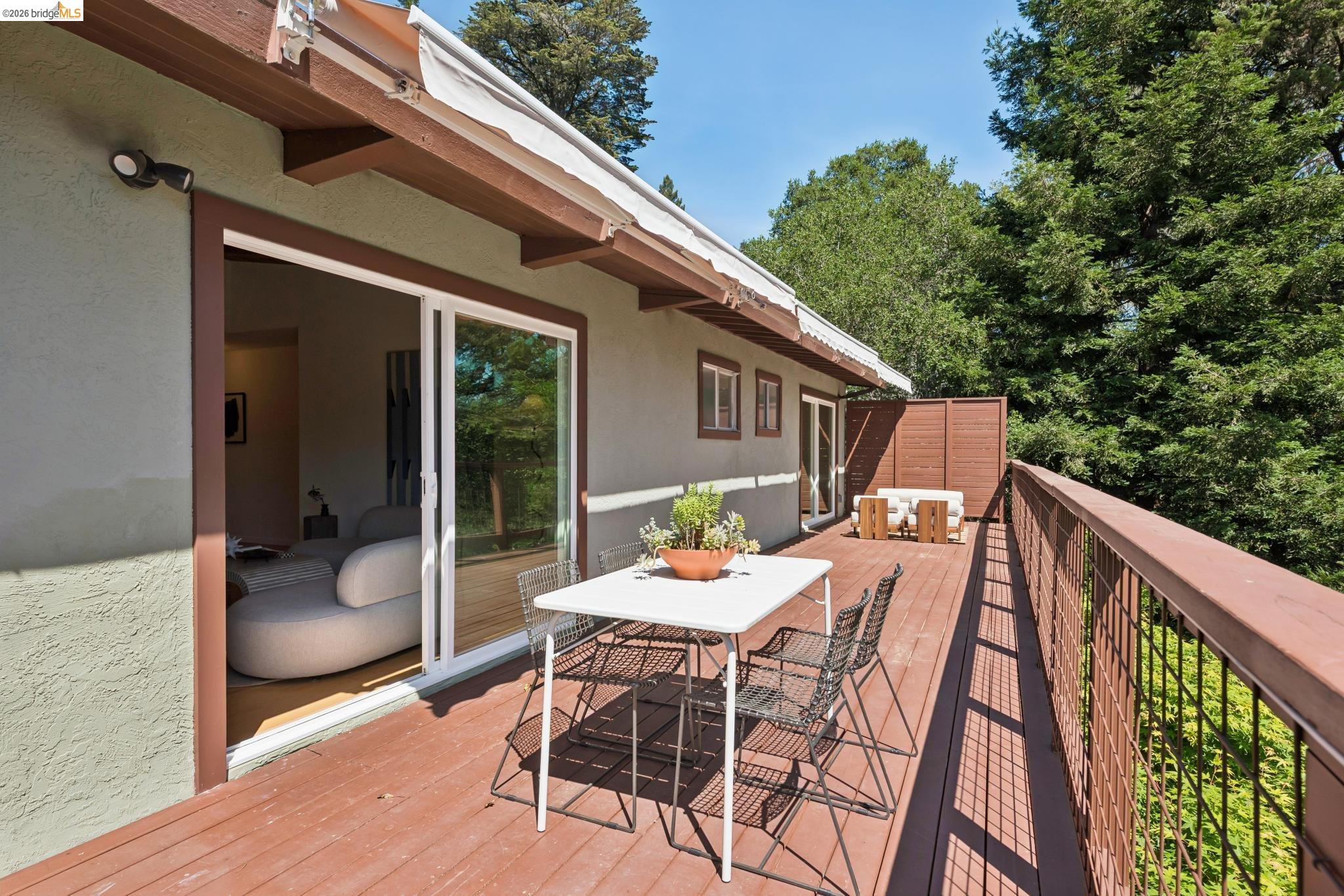 Detail Gallery Image 23 of 47 For 6874 Chambers Dr., Oakland,  CA 94611 - 3 Beds | 2/1 Baths