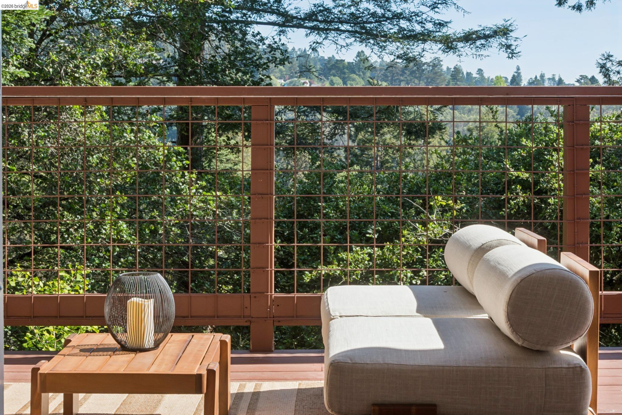 Detail Gallery Image 26 of 47 For 6874 Chambers Dr., Oakland,  CA 94611 - 3 Beds | 2/1 Baths