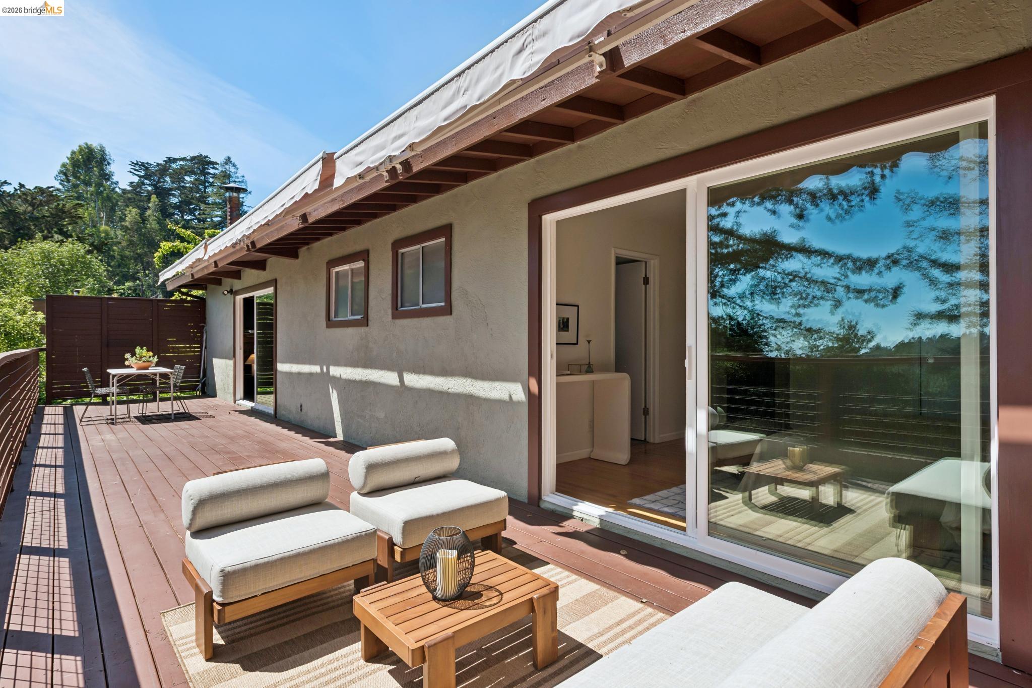 Detail Gallery Image 27 of 47 For 6874 Chambers Dr., Oakland,  CA 94611 - 3 Beds | 2/1 Baths