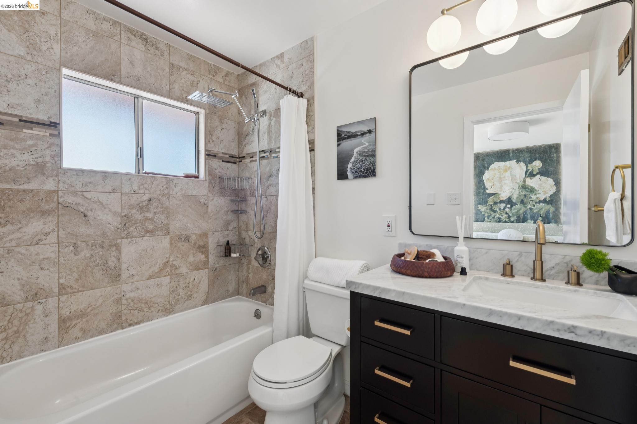 Detail Gallery Image 29 of 47 For 6874 Chambers Dr., Oakland,  CA 94611 - 3 Beds | 2/1 Baths