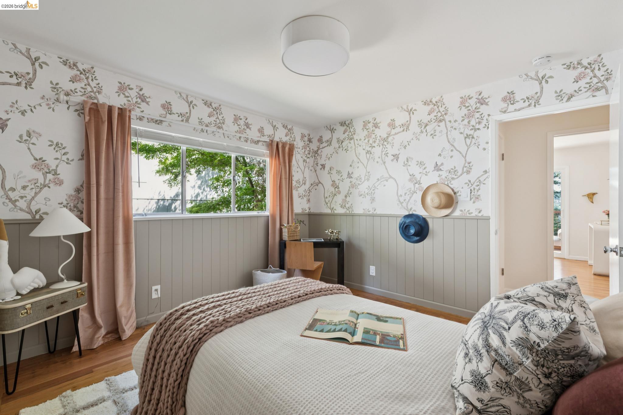 Detail Gallery Image 31 of 47 For 6874 Chambers Dr., Oakland,  CA 94611 - 3 Beds | 2/1 Baths