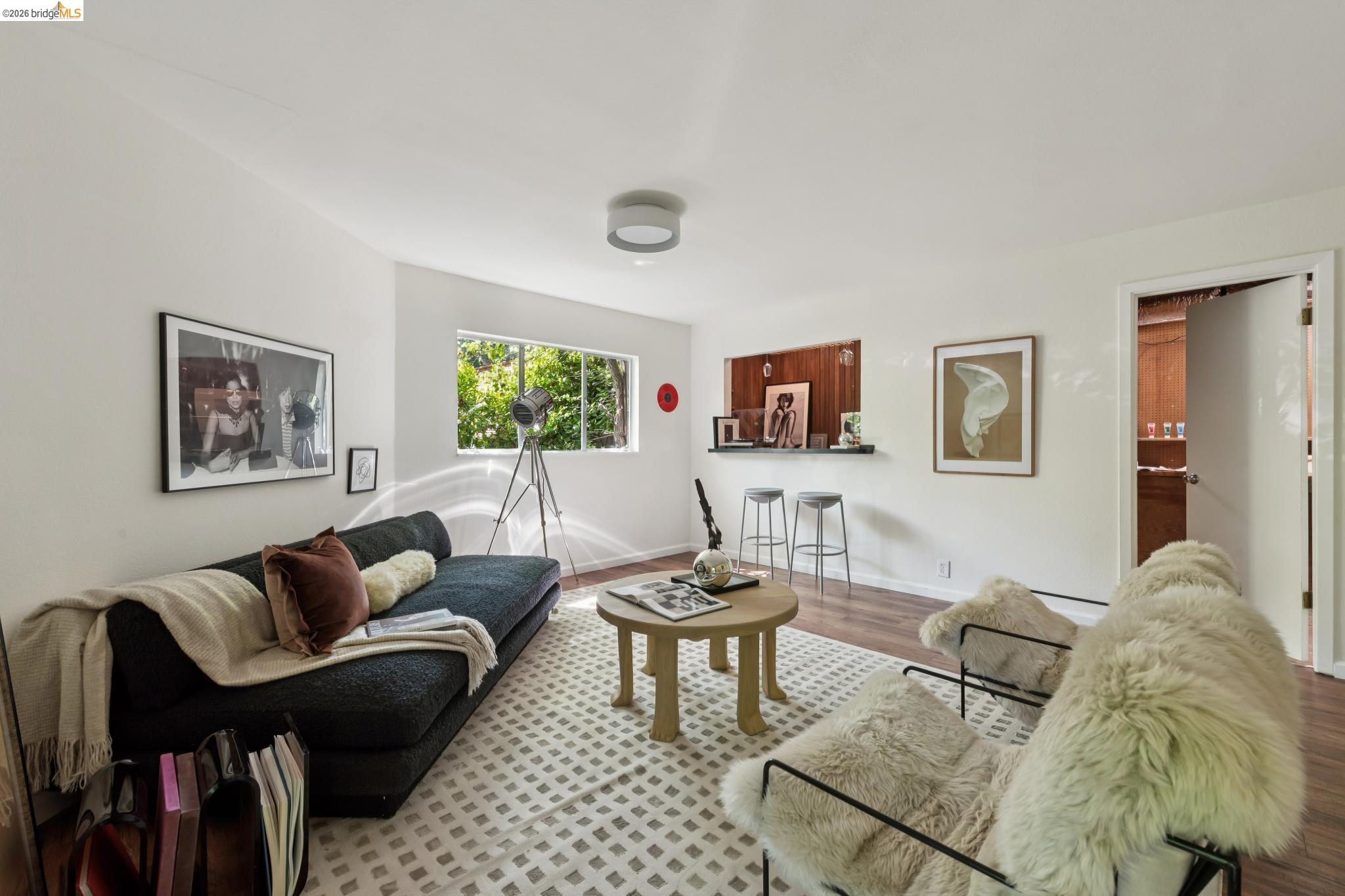 Detail Gallery Image 38 of 47 For 6874 Chambers Dr., Oakland,  CA 94611 - 3 Beds | 2/1 Baths