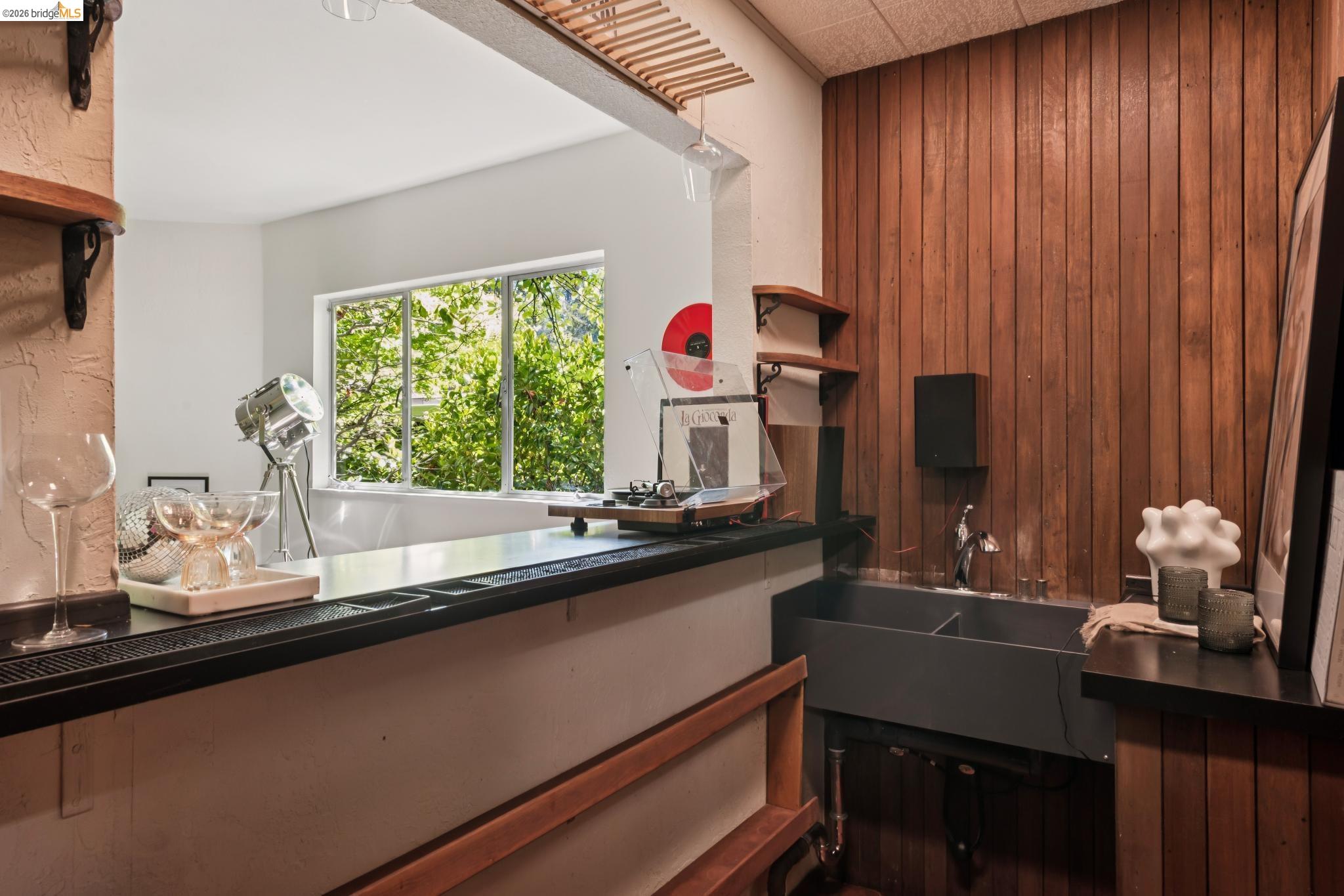 Detail Gallery Image 39 of 47 For 6874 Chambers Dr., Oakland,  CA 94611 - 3 Beds | 2/1 Baths