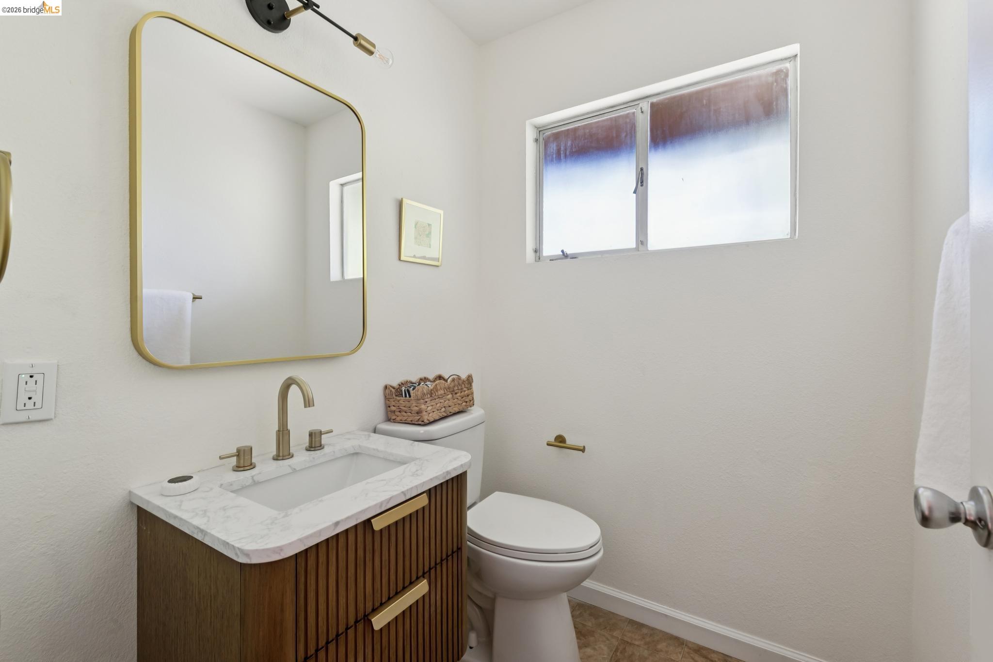 Detail Gallery Image 42 of 47 For 6874 Chambers Dr., Oakland,  CA 94611 - 3 Beds | 2/1 Baths