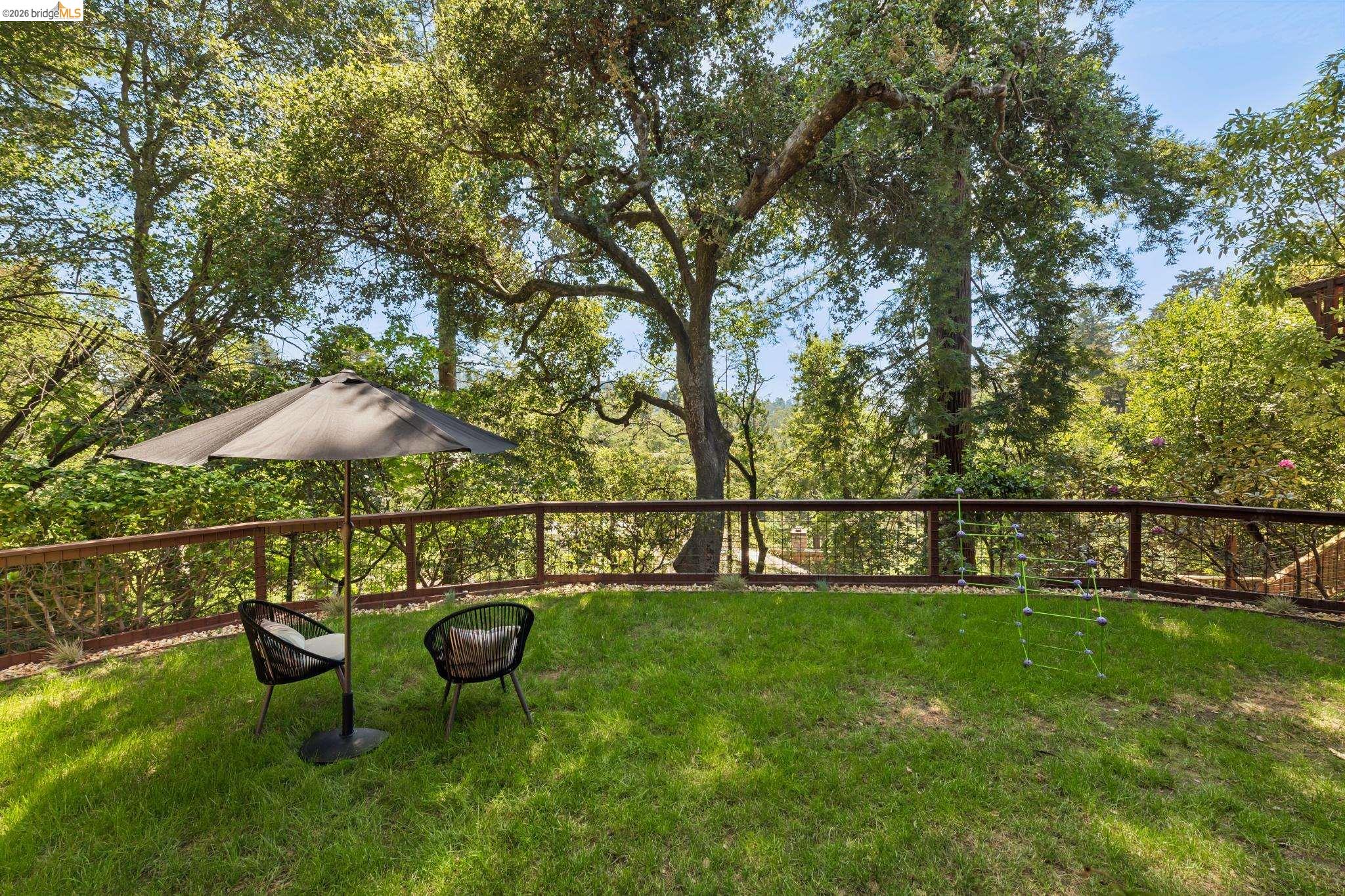 Detail Gallery Image 44 of 47 For 6874 Chambers Dr., Oakland,  CA 94611 - 3 Beds | 2/1 Baths