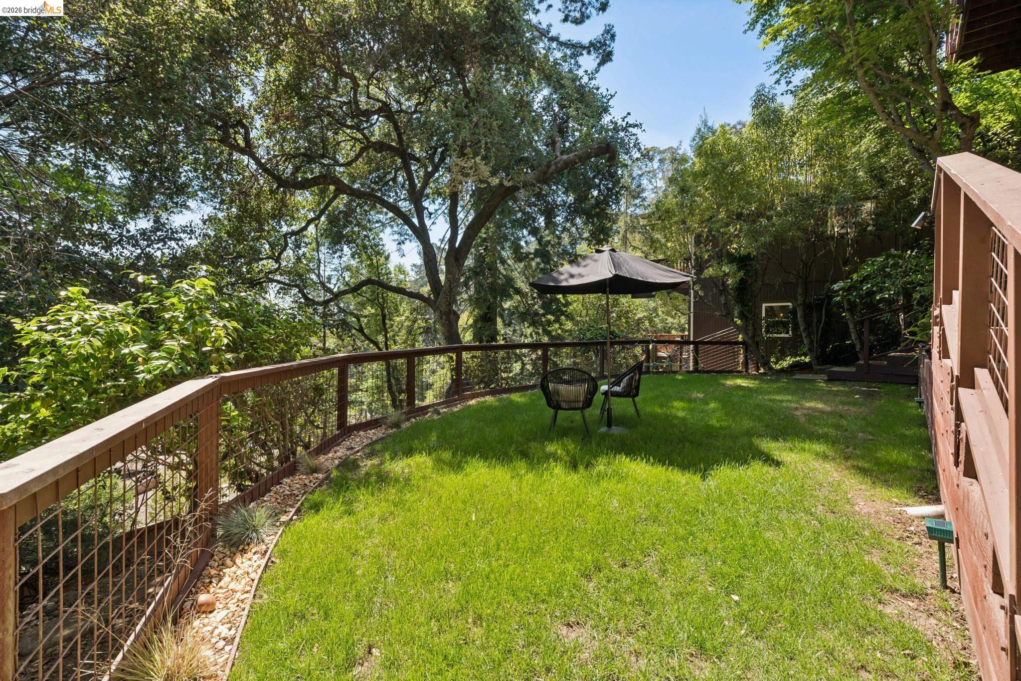 Detail Gallery Image 45 of 47 For 6874 Chambers Dr., Oakland,  CA 94611 - 3 Beds | 2/1 Baths