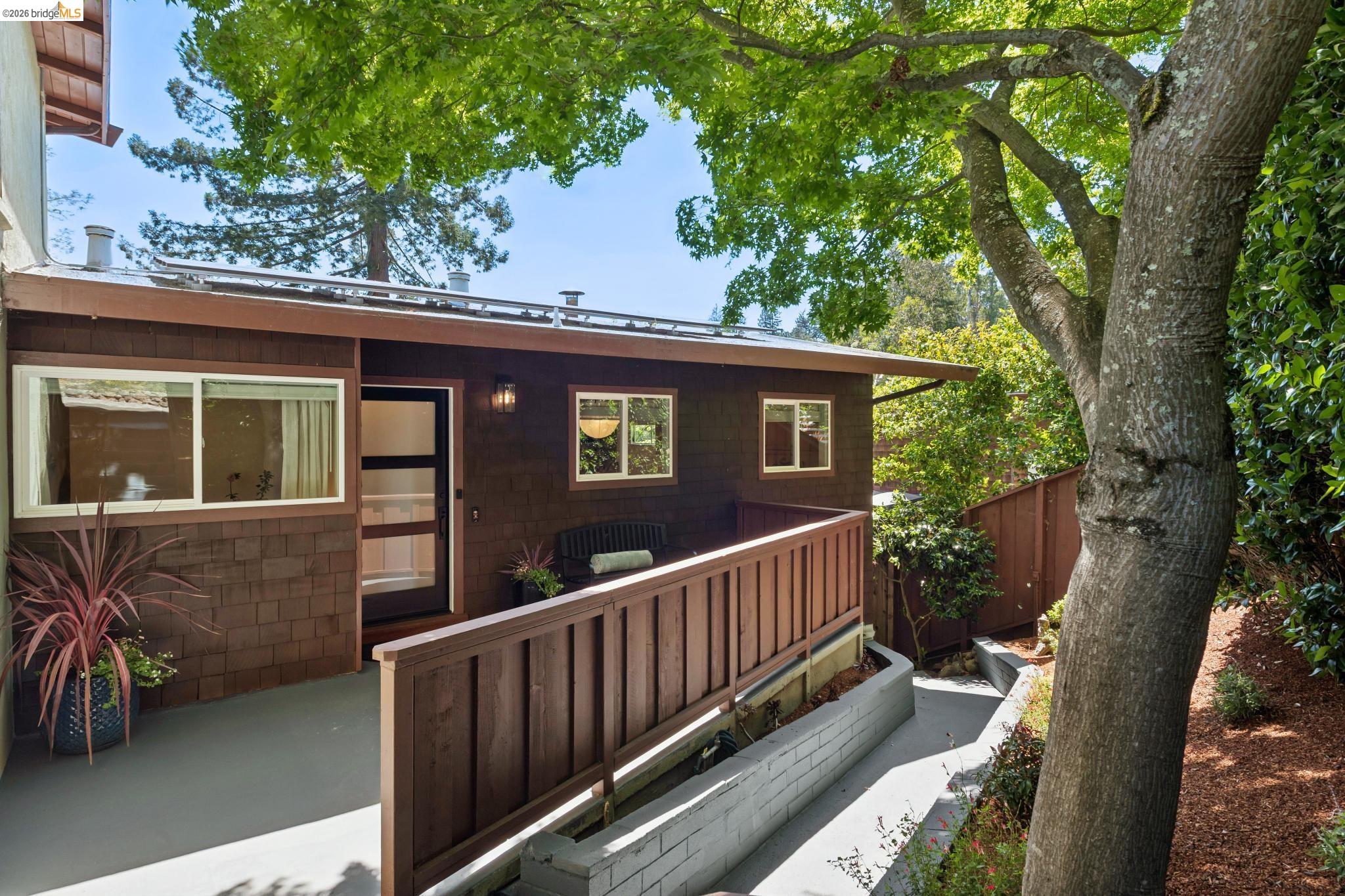 Detail Gallery Image 46 of 47 For 6874 Chambers Dr., Oakland,  CA 94611 - 3 Beds | 2/1 Baths