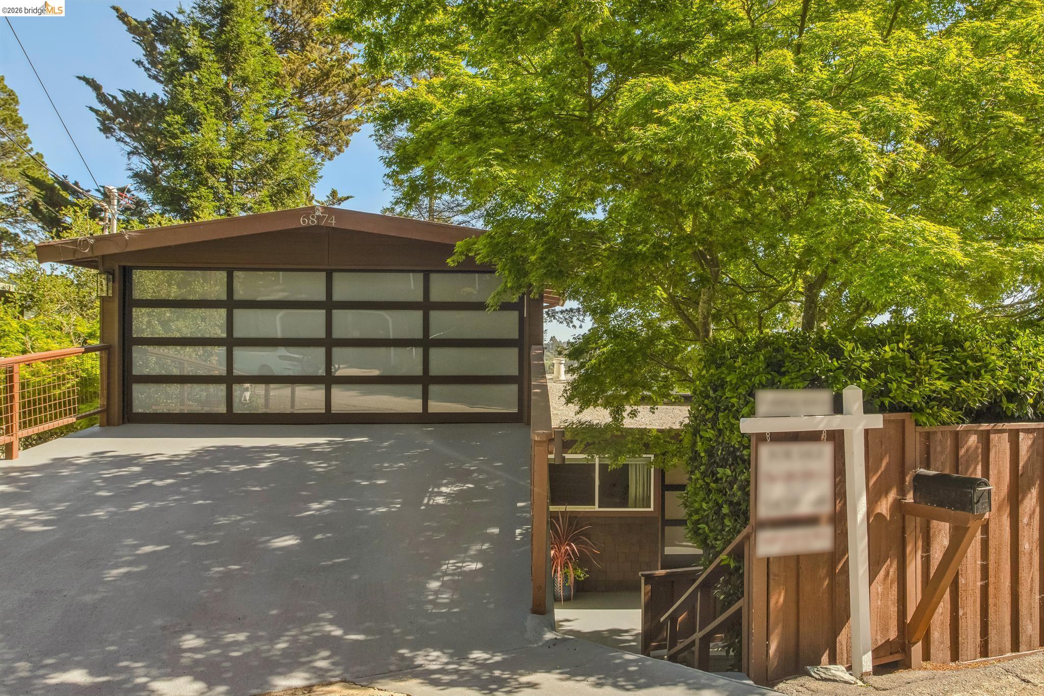 Detail Gallery Image 47 of 47 For 6874 Chambers Dr., Oakland,  CA 94611 - 3 Beds | 2/1 Baths