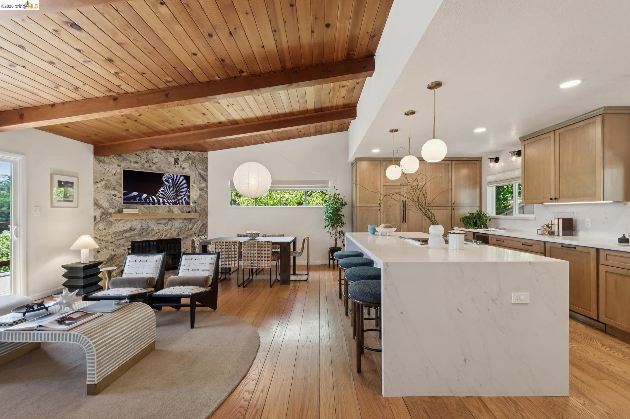 Detail Gallery Image 6 of 47 For 6874 Chambers Dr., Oakland,  CA 94611 - 3 Beds | 2/1 Baths