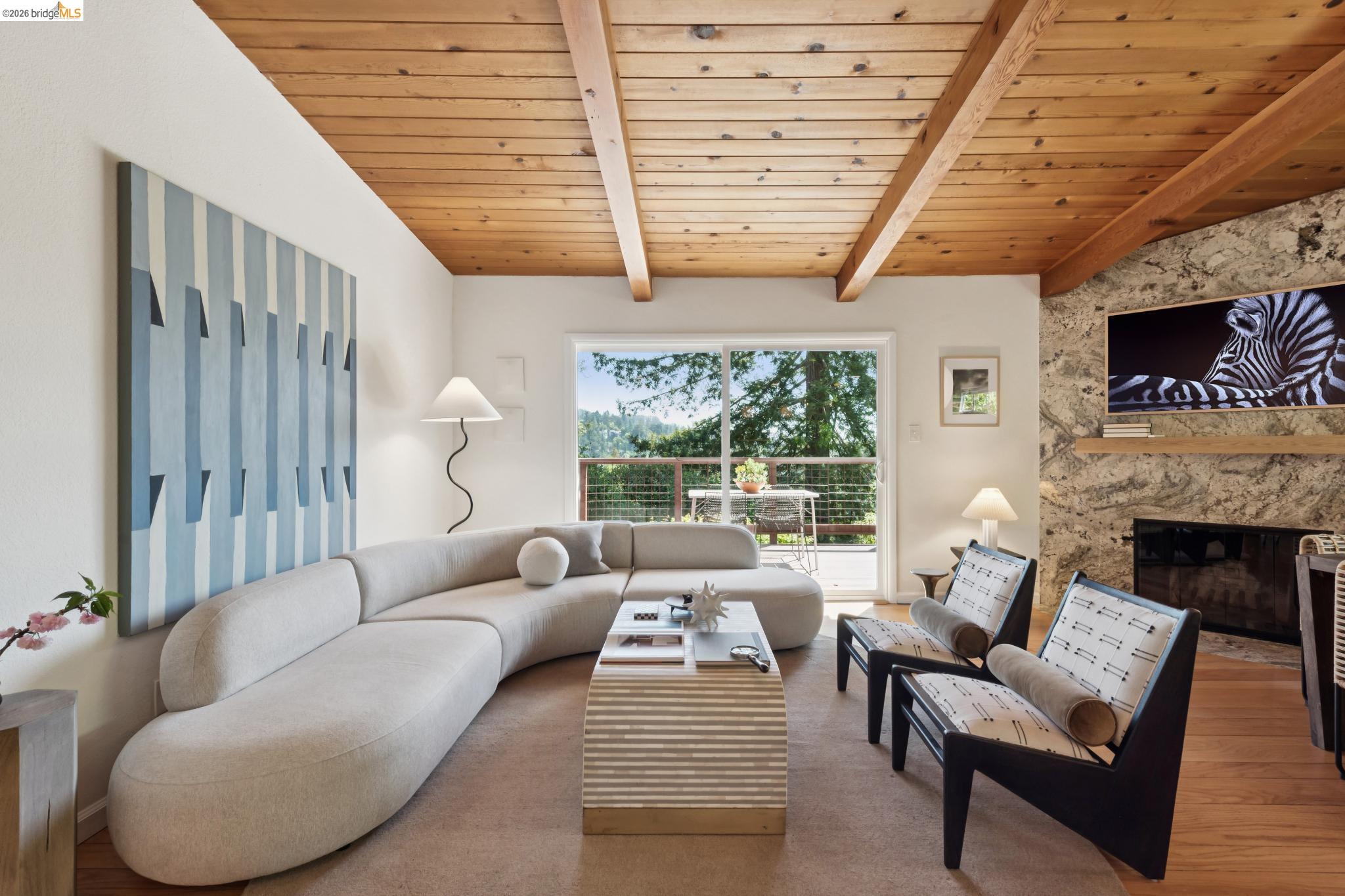 Detail Gallery Image 7 of 47 For 6874 Chambers Dr., Oakland,  CA 94611 - 3 Beds | 2/1 Baths