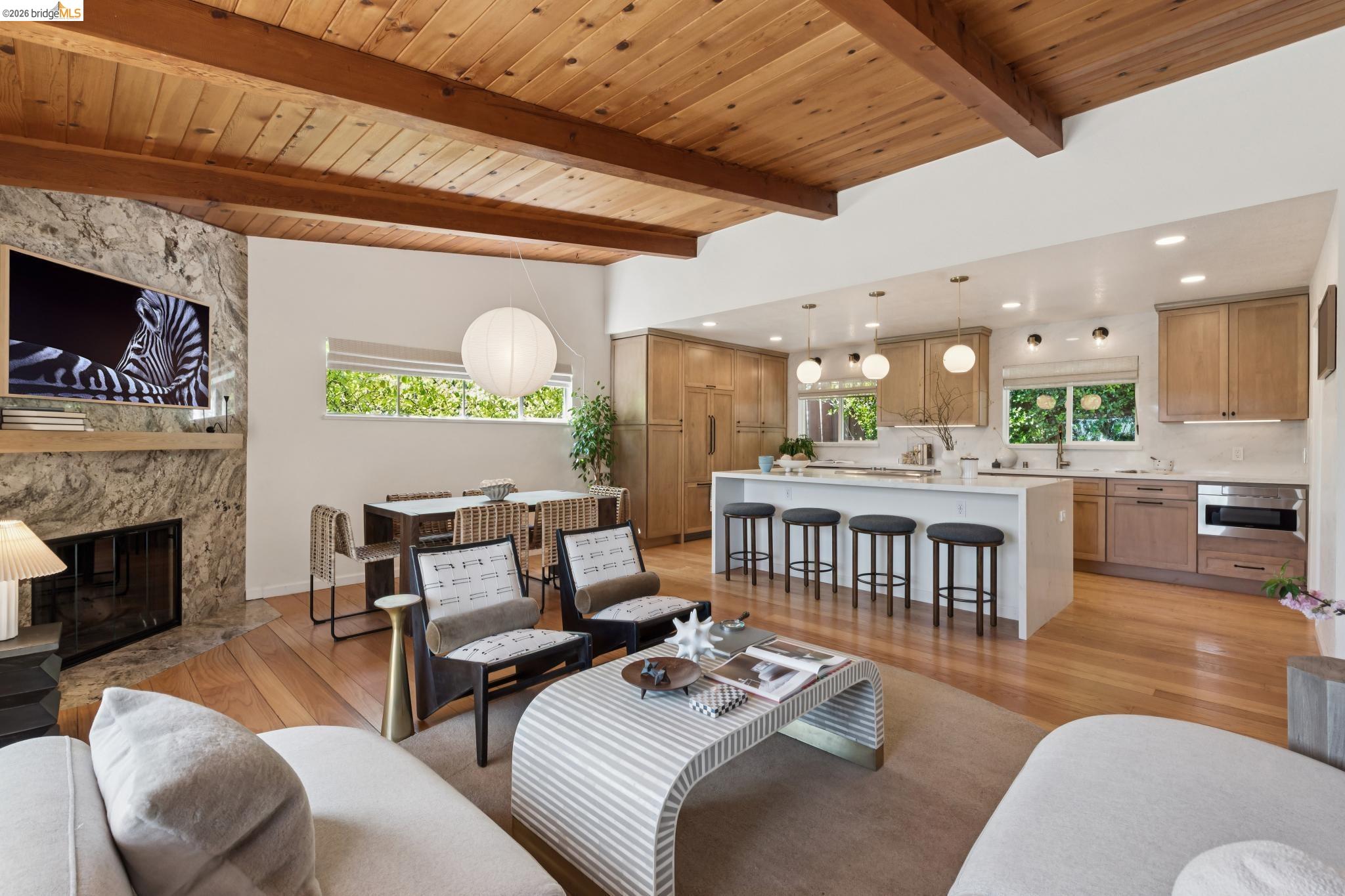 Detail Gallery Image 10 of 47 For 6874 Chambers Dr., Oakland,  CA 94611 - 3 Beds | 2/1 Baths