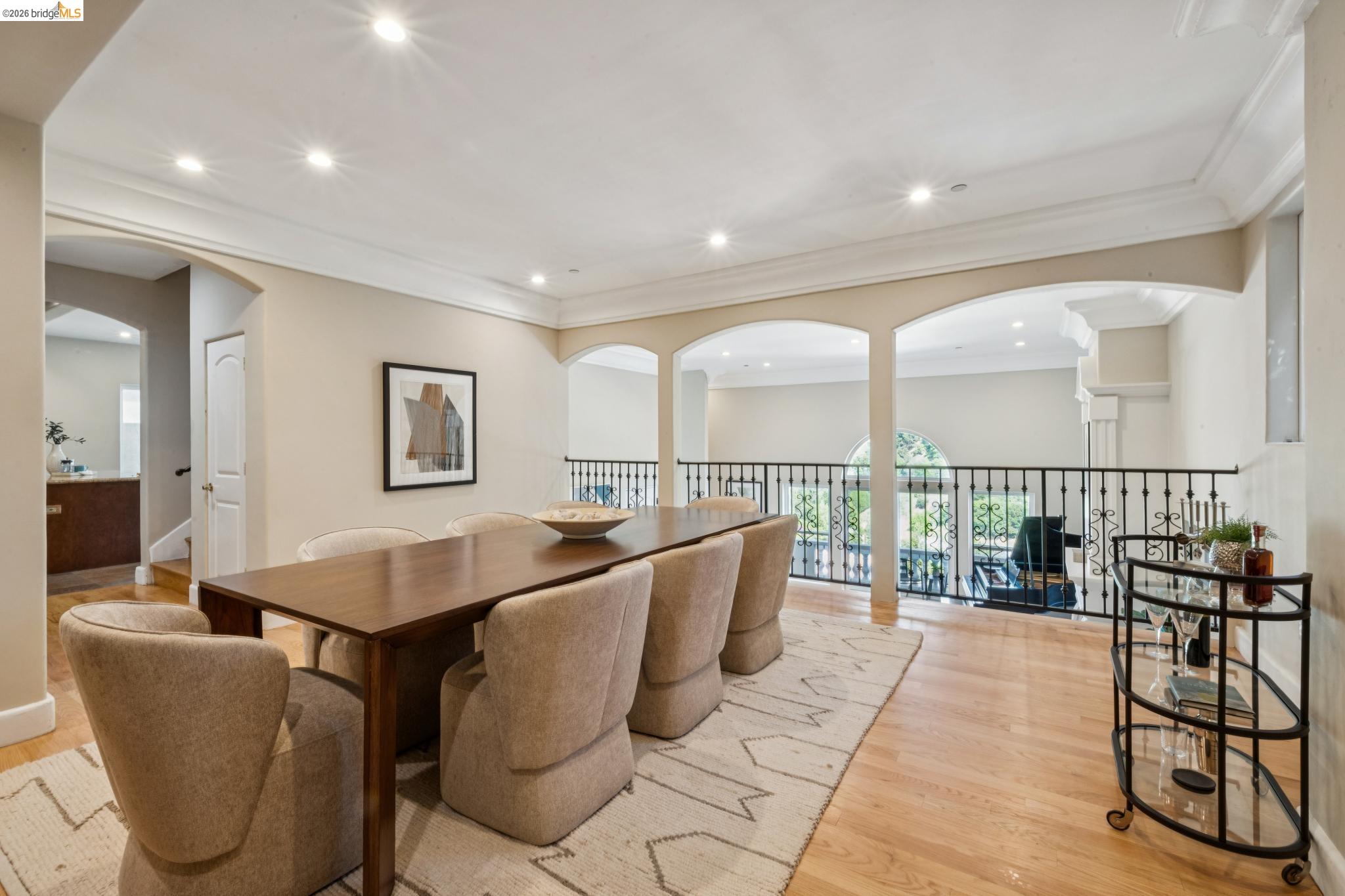 Detail Gallery Image 14 of 60 For 6929 Bristol Dr, Berkeley,  CA 94705 - 6 Beds | 4/1 Baths