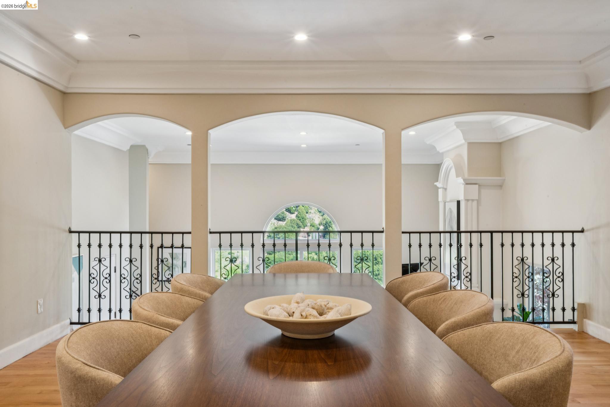 Detail Gallery Image 15 of 60 For 6929 Bristol Dr, Berkeley,  CA 94705 - 6 Beds | 4/1 Baths