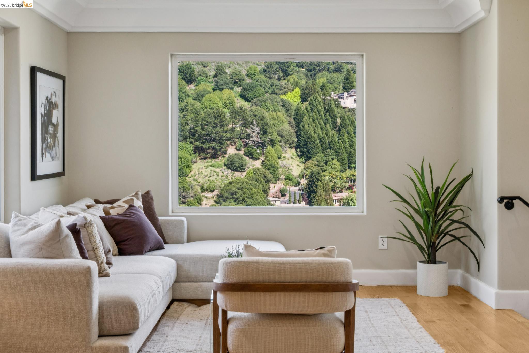 Detail Gallery Image 17 of 60 For 6929 Bristol Dr, Berkeley,  CA 94705 - 6 Beds | 4/1 Baths