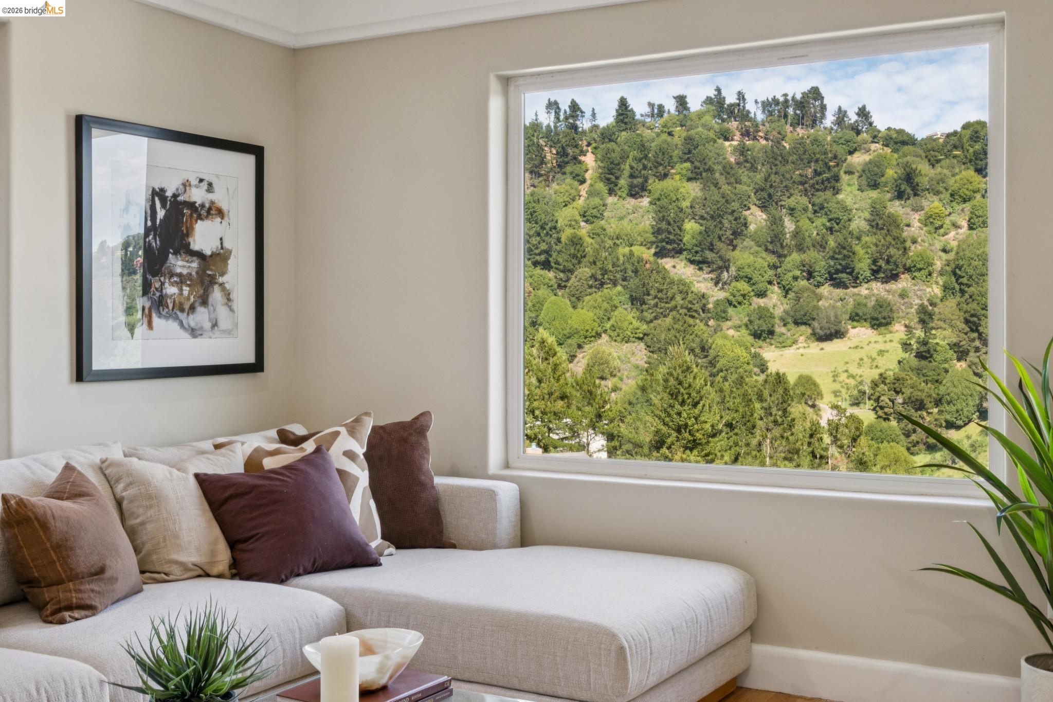 Detail Gallery Image 18 of 60 For 6929 Bristol Dr, Berkeley,  CA 94705 - 6 Beds | 4/1 Baths