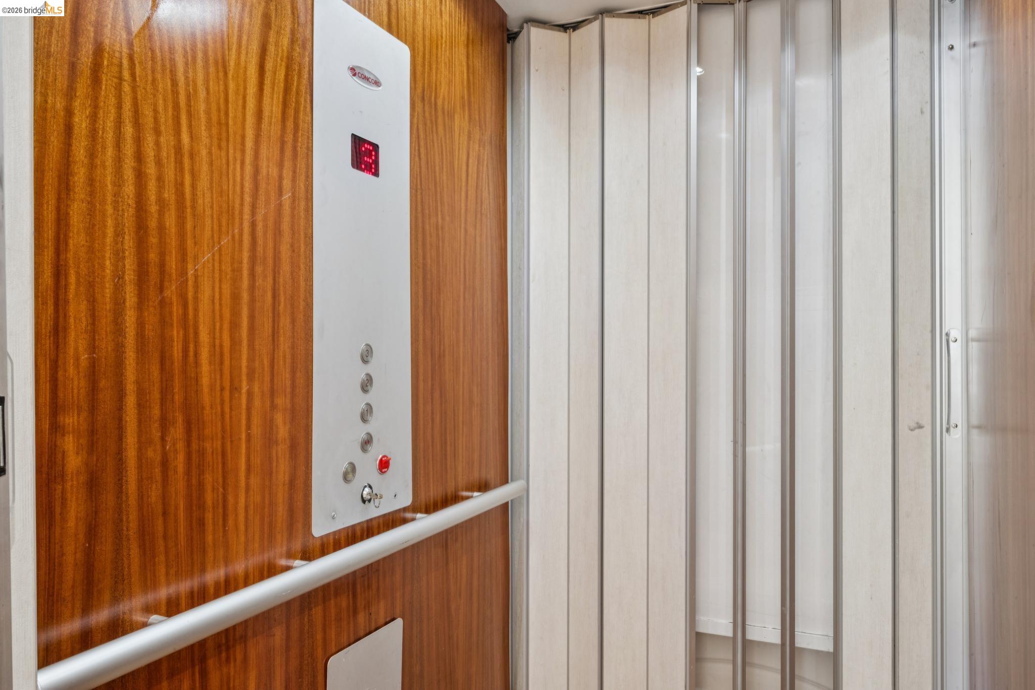 Detail Gallery Image 20 of 60 For 6929 Bristol Dr, Berkeley,  CA 94705 - 6 Beds | 4/1 Baths