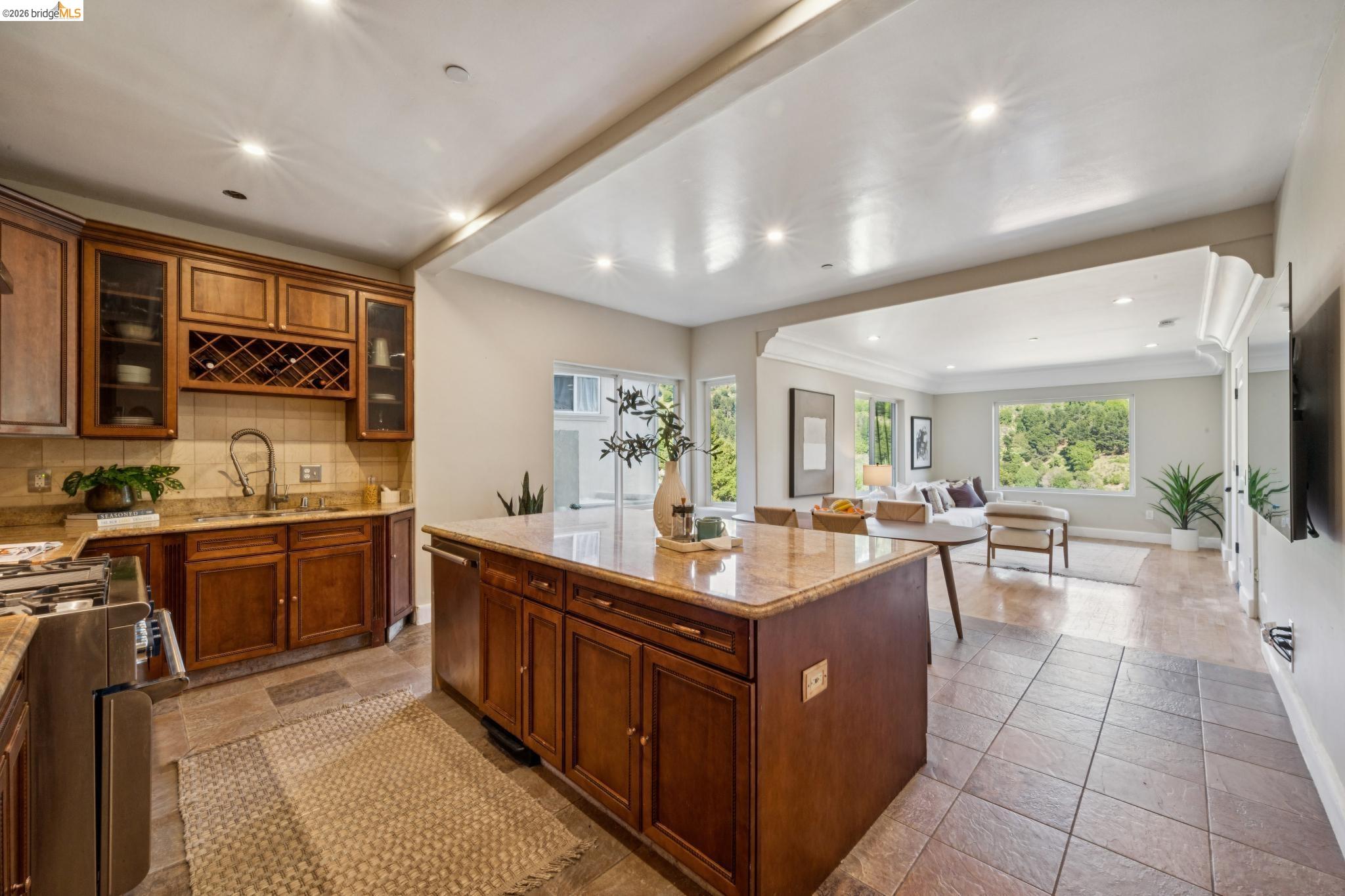 Detail Gallery Image 24 of 60 For 6929 Bristol Dr, Berkeley,  CA 94705 - 6 Beds | 4/1 Baths