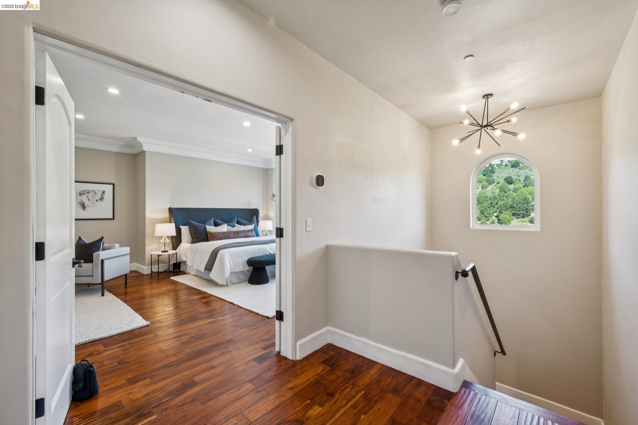 Detail Gallery Image 25 of 60 For 6929 Bristol Dr, Berkeley,  CA 94705 - 6 Beds | 4/1 Baths