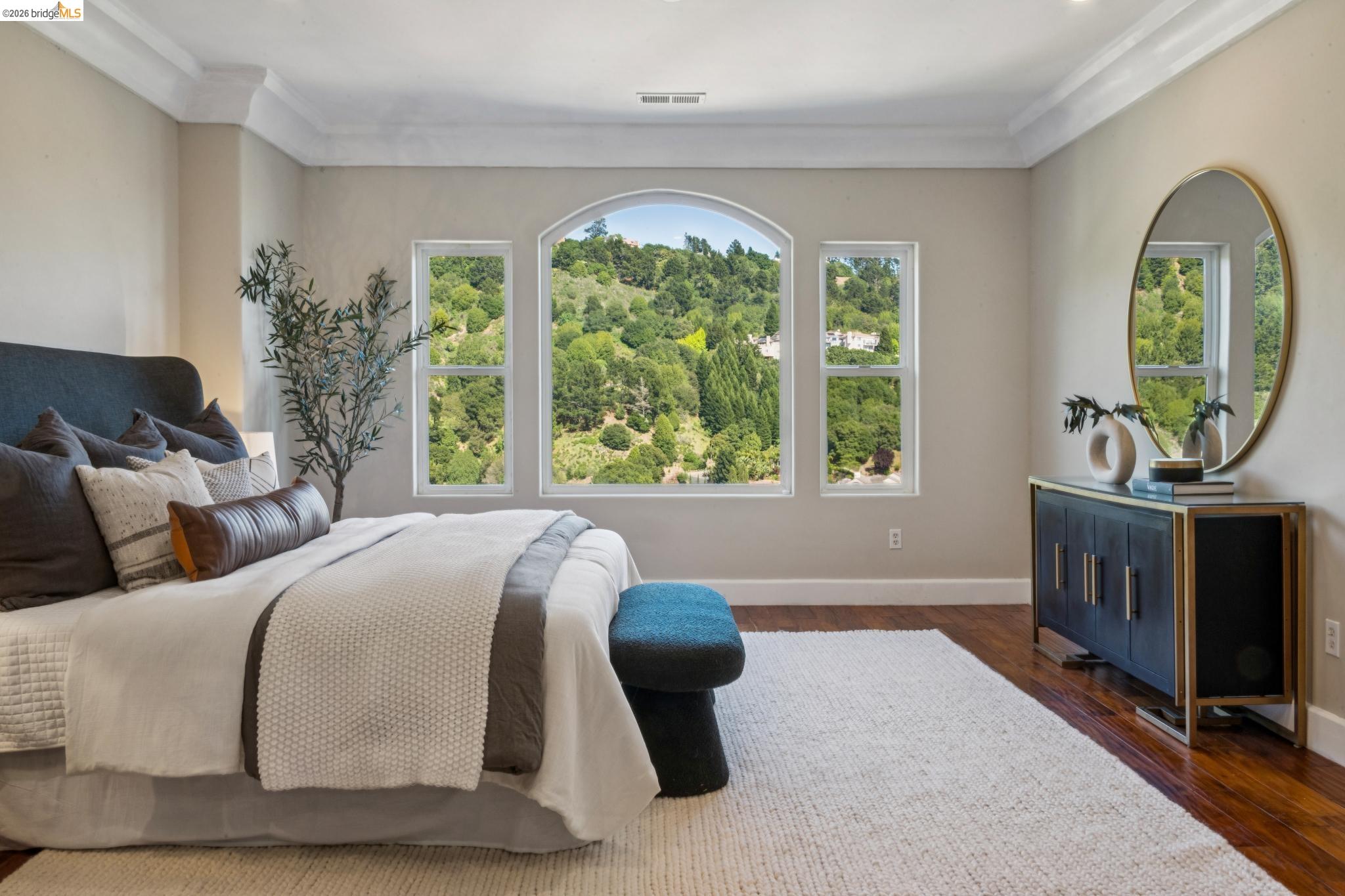 Detail Gallery Image 27 of 60 For 6929 Bristol Dr, Berkeley,  CA 94705 - 6 Beds | 4/1 Baths