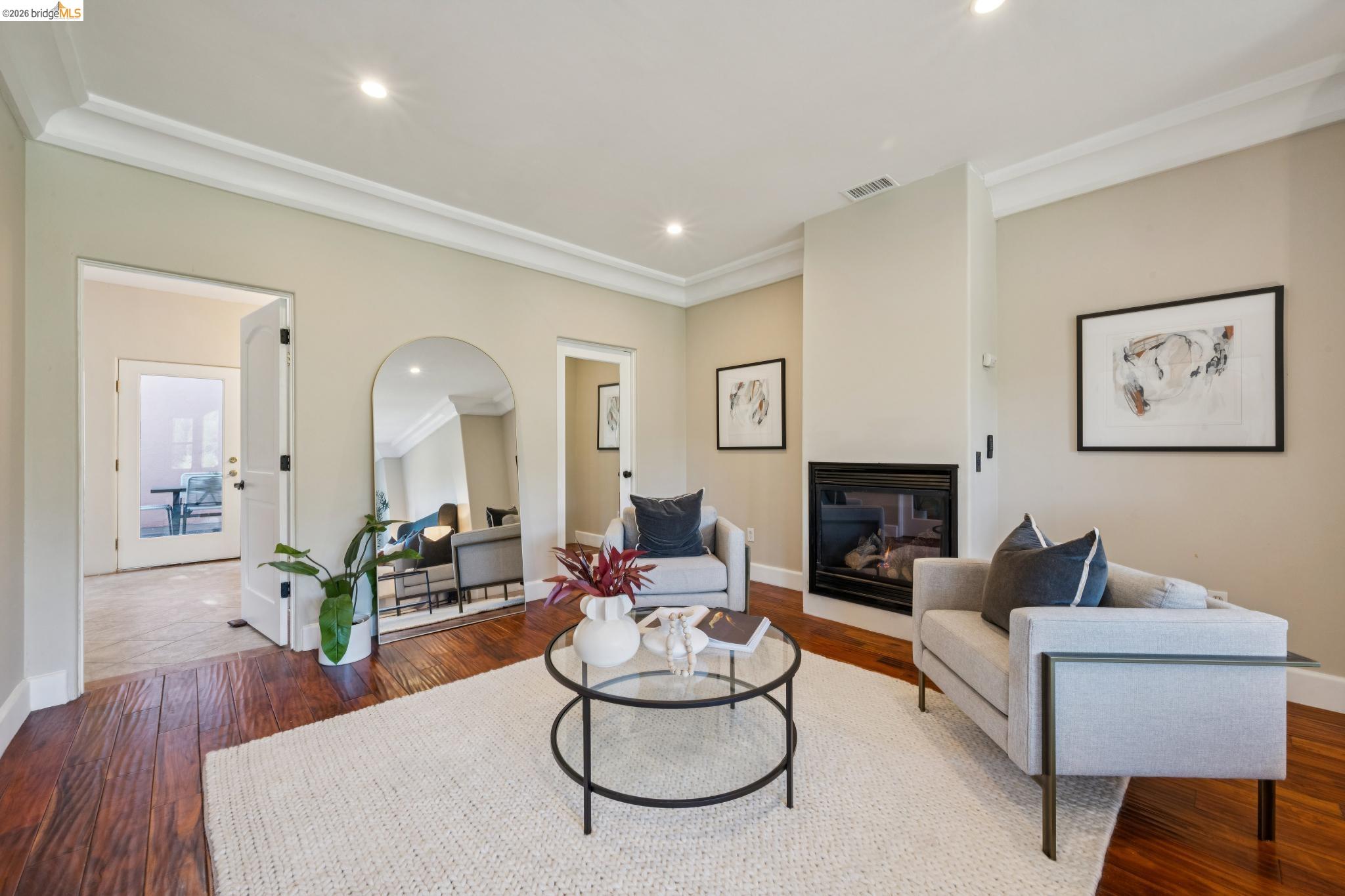 Detail Gallery Image 30 of 60 For 6929 Bristol Dr, Berkeley,  CA 94705 - 6 Beds | 4/1 Baths