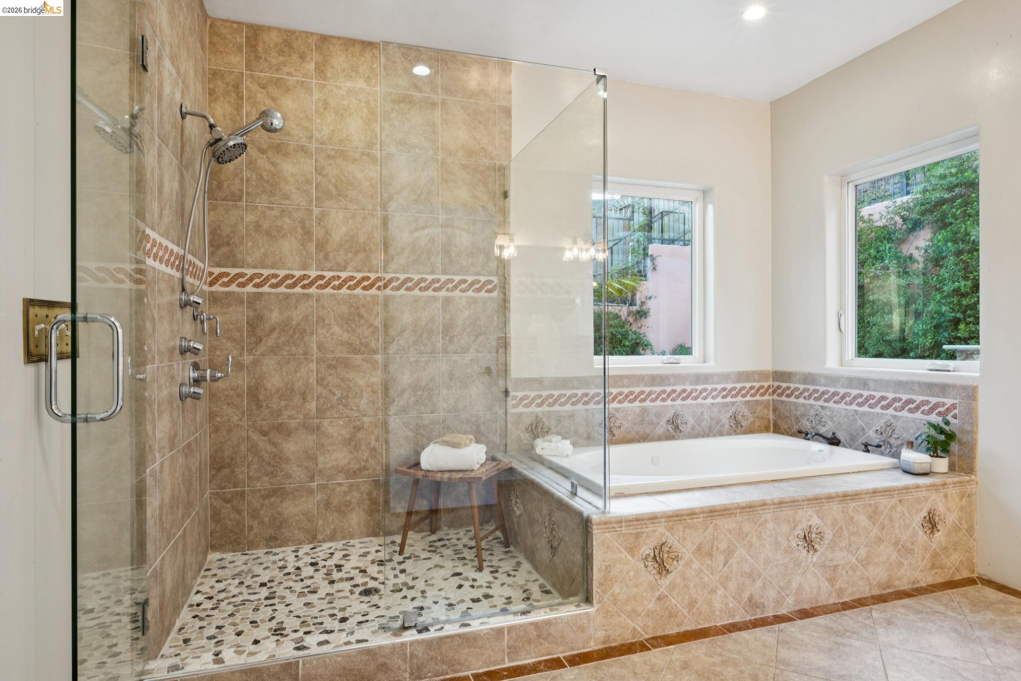 Detail Gallery Image 32 of 60 For 6929 Bristol Dr, Berkeley,  CA 94705 - 6 Beds | 4/1 Baths