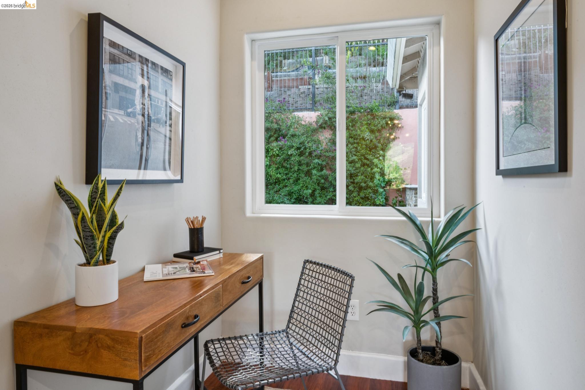 Detail Gallery Image 35 of 60 For 6929 Bristol Dr, Berkeley,  CA 94705 - 6 Beds | 4/1 Baths