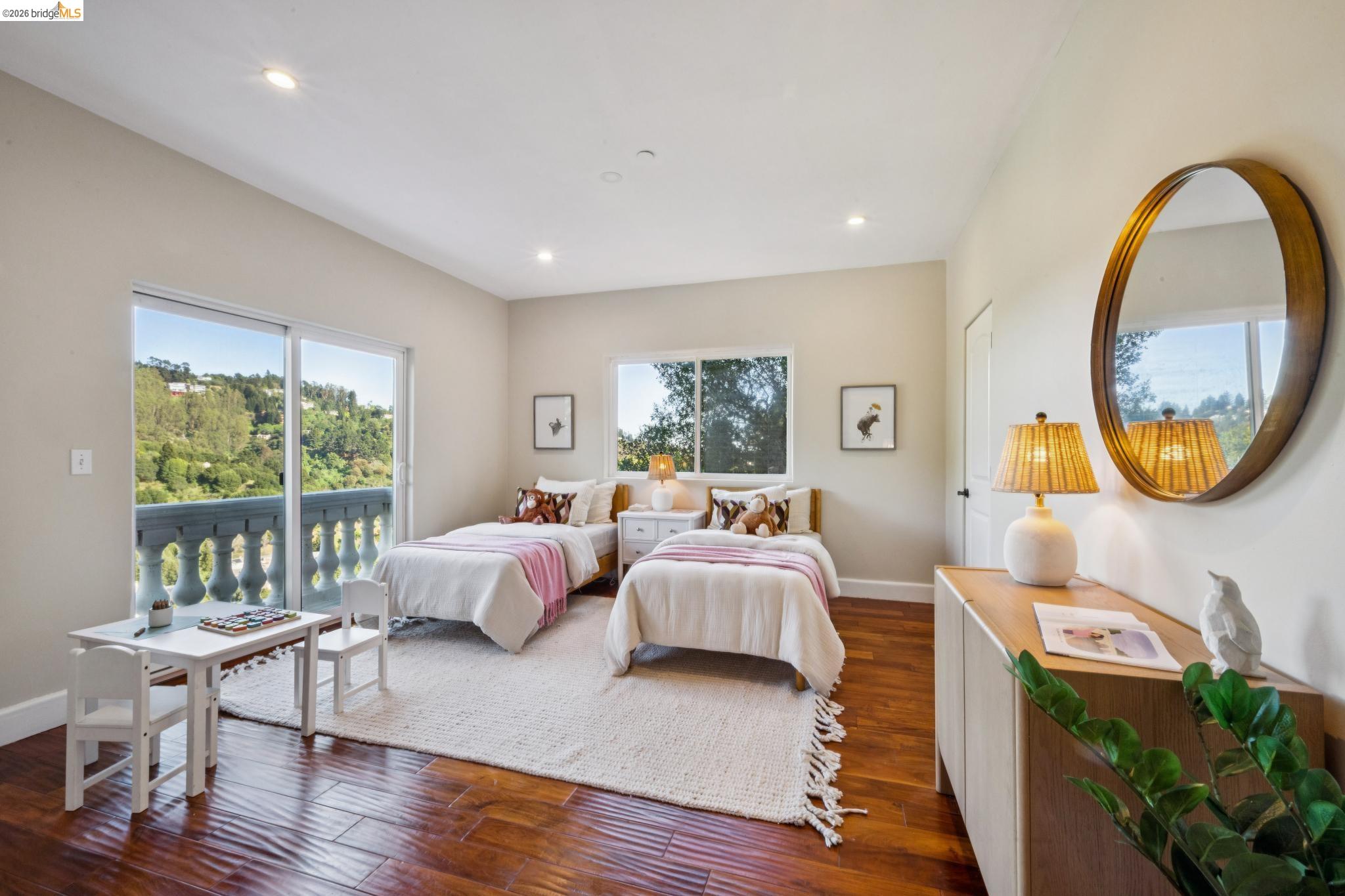 Detail Gallery Image 37 of 60 For 6929 Bristol Dr, Berkeley,  CA 94705 - 6 Beds | 4/1 Baths