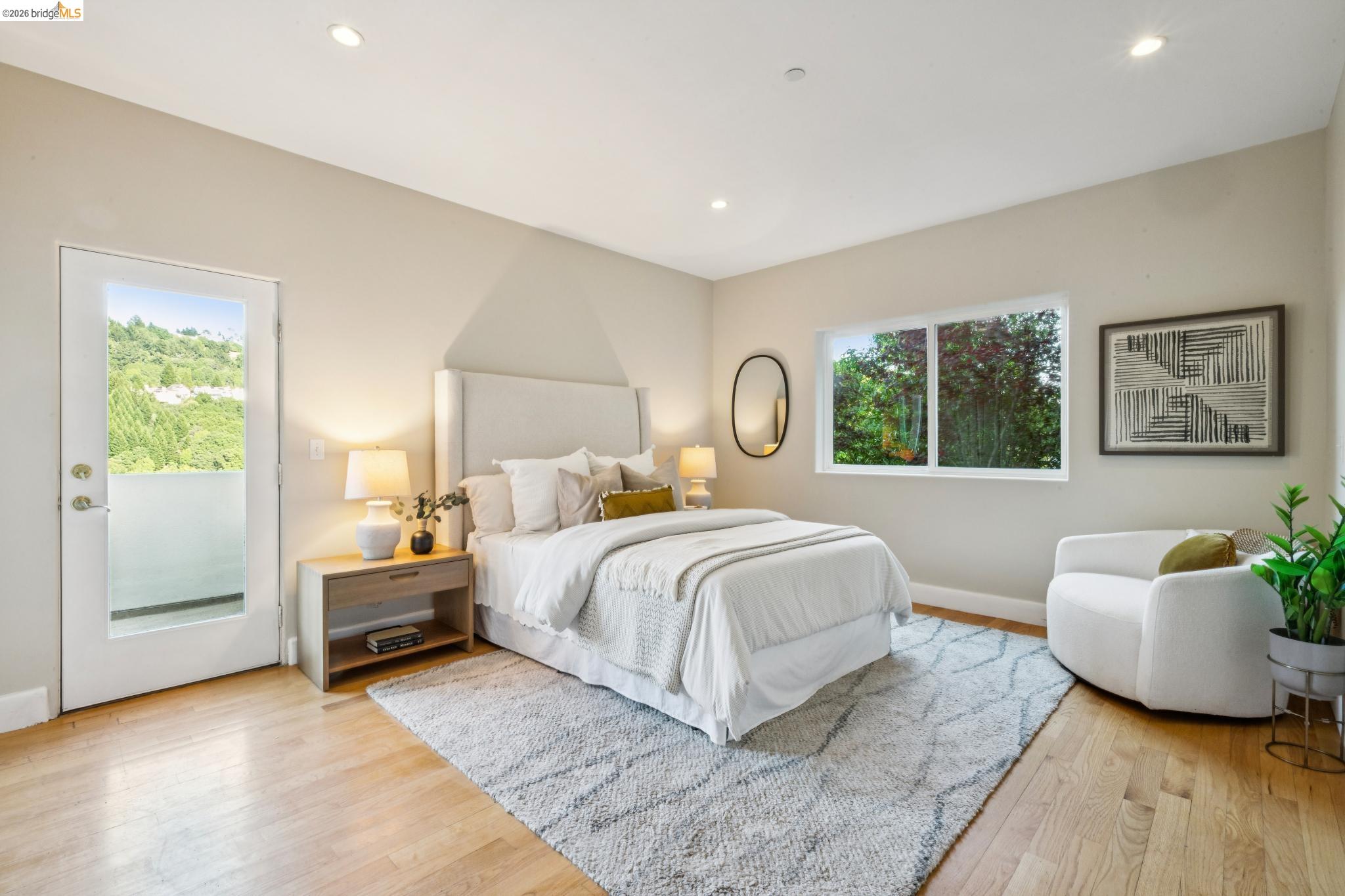 Detail Gallery Image 39 of 60 For 6929 Bristol Dr, Berkeley,  CA 94705 - 6 Beds | 4/1 Baths