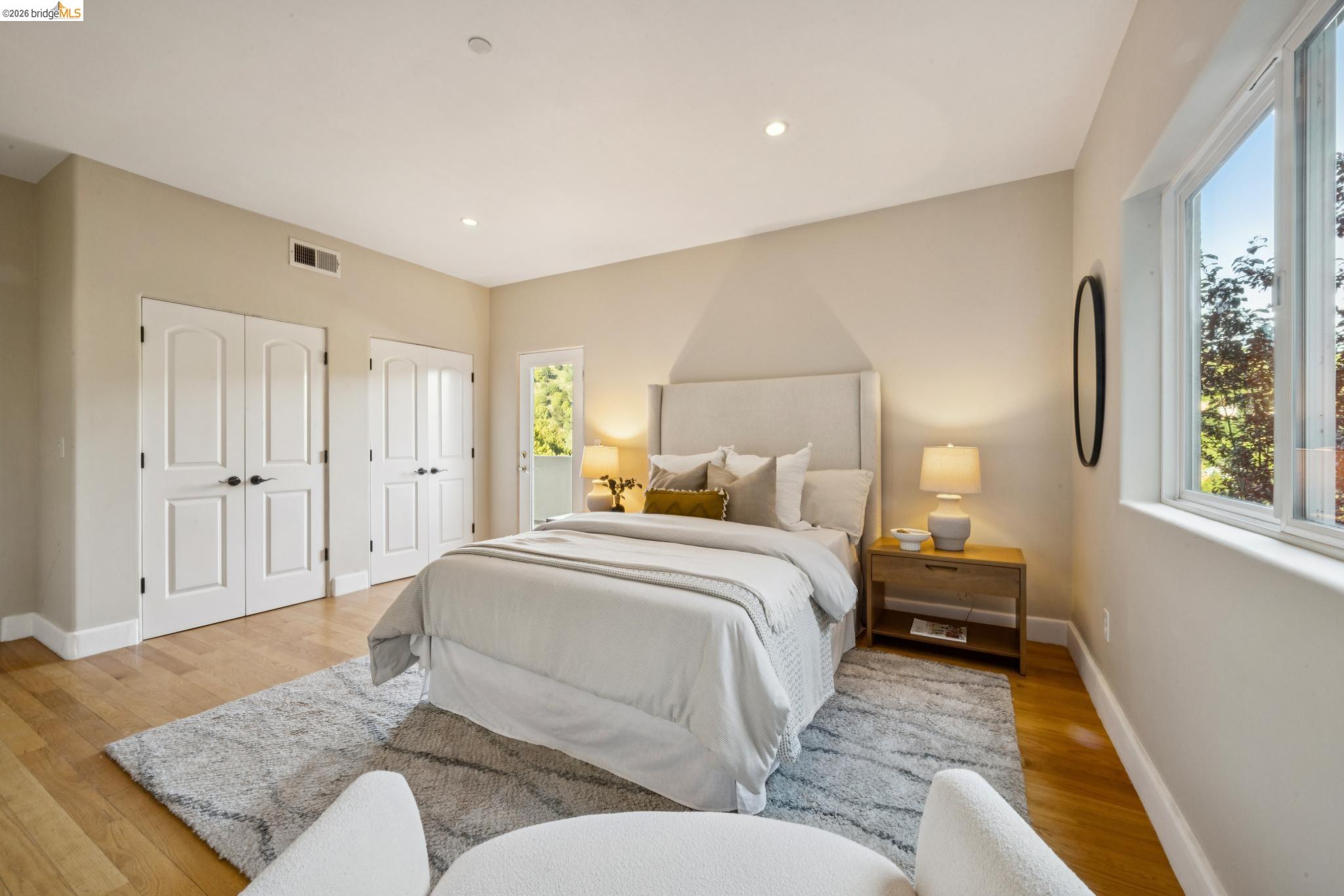 Detail Gallery Image 41 of 60 For 6929 Bristol Dr, Berkeley,  CA 94705 - 6 Beds | 4/1 Baths